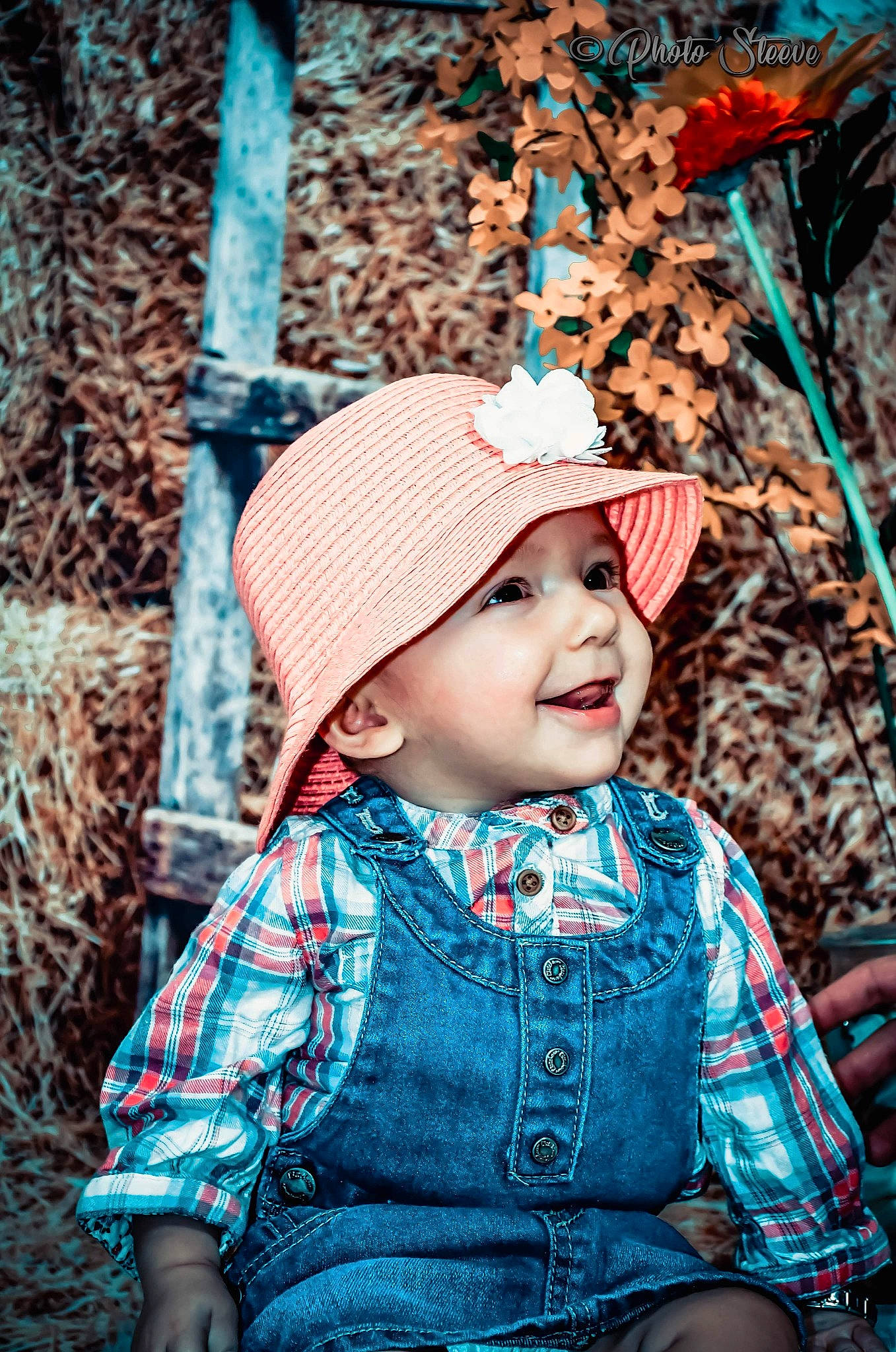 Giulia a rejoint le concours — aidez-le/la à gagner de superbes lots ! baby, beauty, child, child_model, eye, fashion_accessory, hat, headgear, headwear, leaf, people, person, photography, pink, plant, portrait_photography, red, skin, smile, toddler