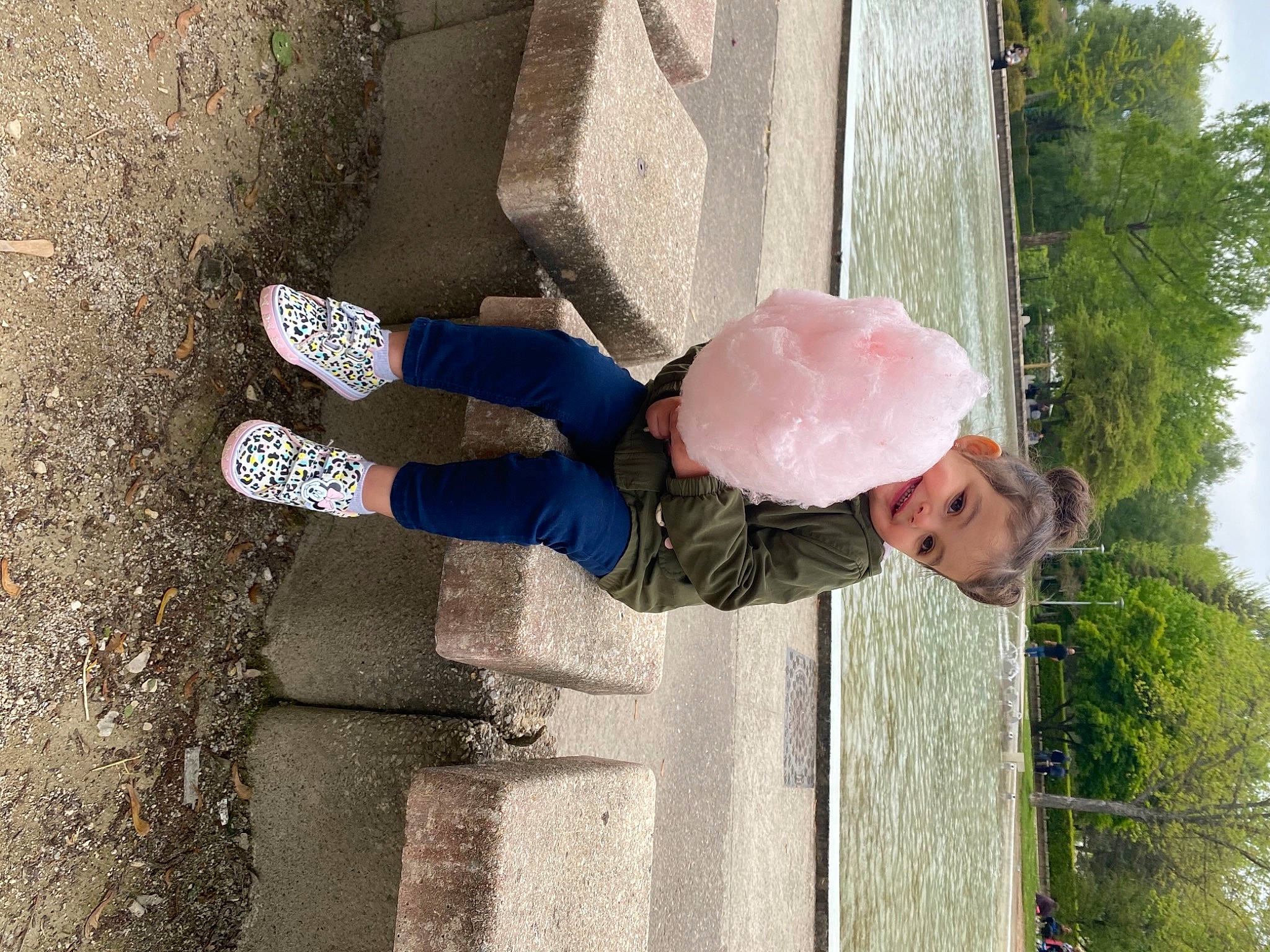 Ayna participe au concours pour gagner de l'argent avec cette photo : asphalt, cap, child, cobblestone, concrete, denim, fun, helmet, human_leg, joy, leisure, pedestrian, person, road_surface, shadow, sidewalk, street_fashion, sun_hat, toddler, tree