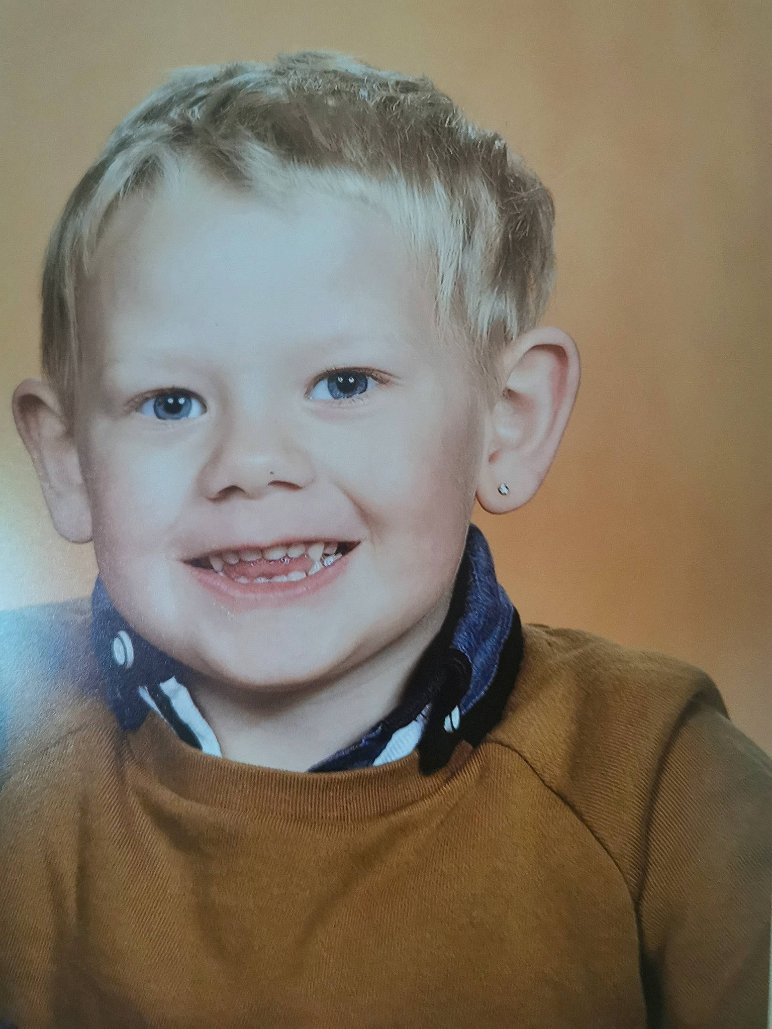 Timeo a rejoint le concours — aidez-le/la à gagner de superbes lots ! baby_toddler_clothing, cheek, collar, ear, eye, eyebrow, face, flash_photography, hair, happy, head, human_body, iris, jacket, jaw, joy, lip, nose, outerwear, person