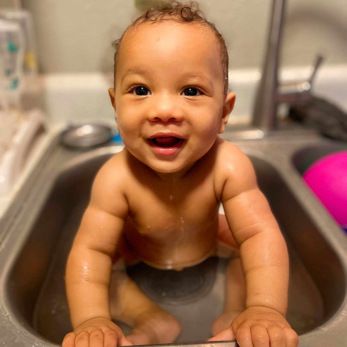 Salux is registered to the contest to win money with this photo: baby, bath, child, countertop, cute, domestic, face, faucet, hands, happy, indoor, infant, kitchen, person, sink, skin, smile, toddler, water, wet