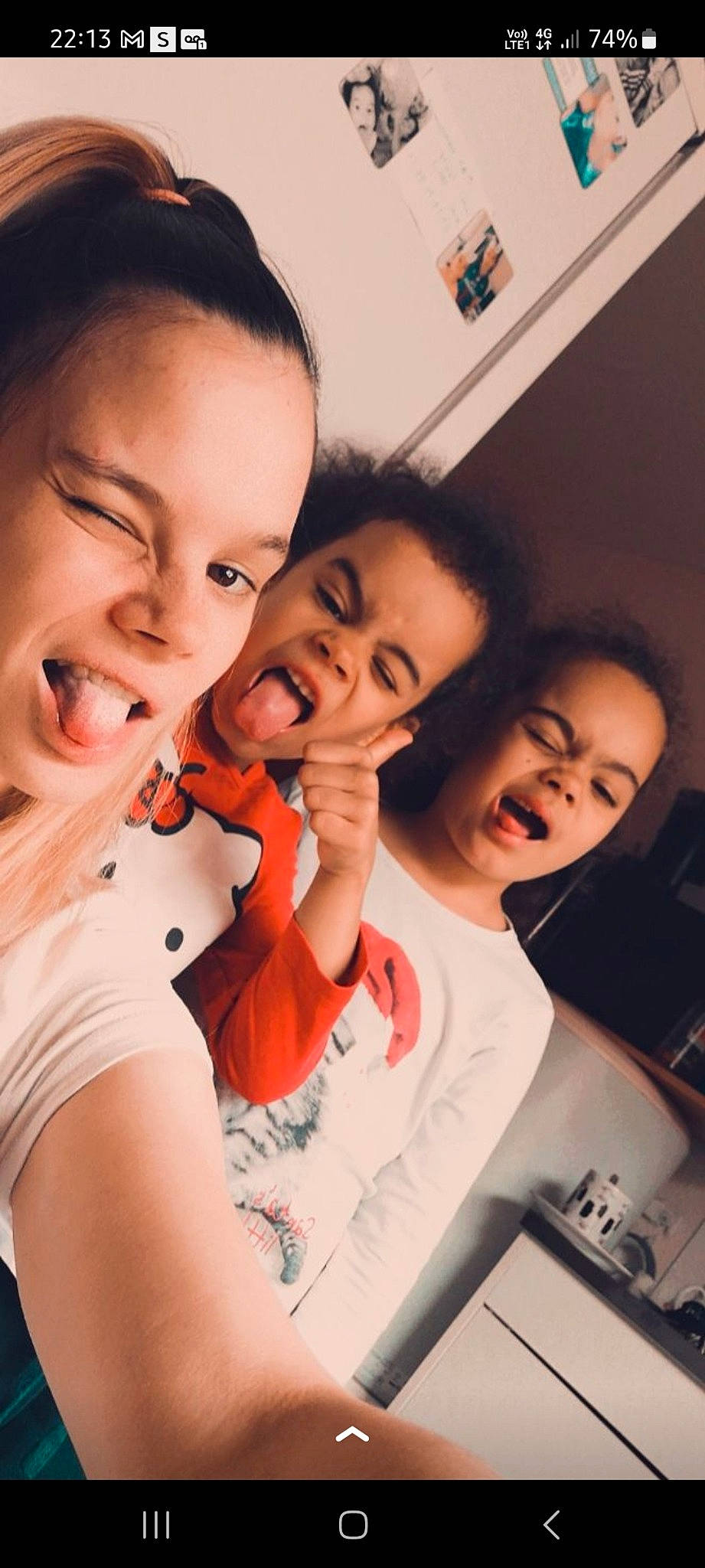 Ciana a rejoint le concours — aidez-le/la à gagner de superbes lots ! anger, cheek, chin, ear, eyebrow, eyelash, facial_expression, flash_photography, gesture, happy, jaw, joy, lip, mammal, mouth, muscle, neck, nose, person, shoulder