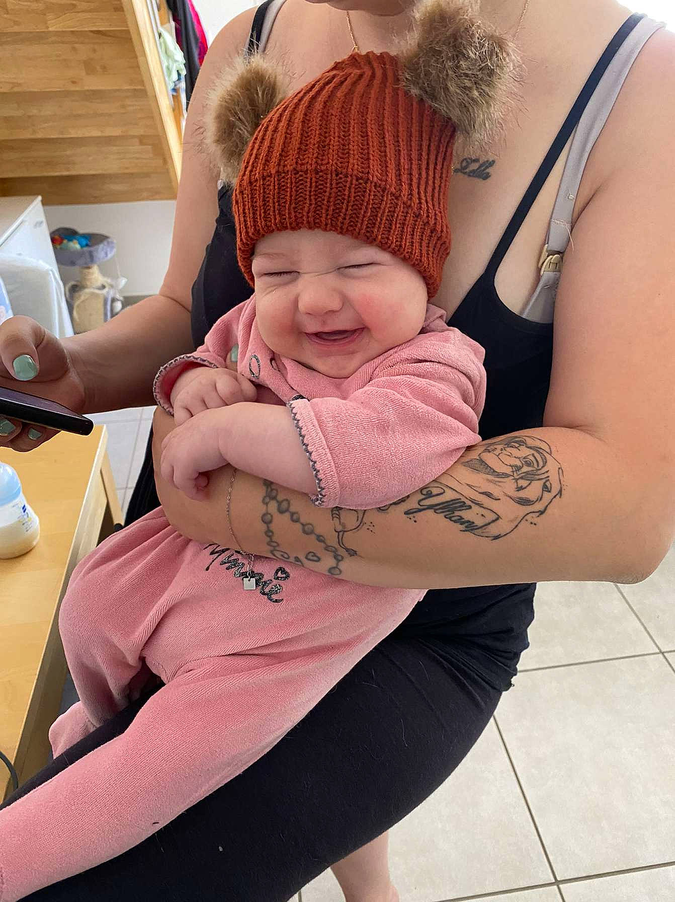 Lyha a rejoint le concours — aidez-le/la à gagner de superbes lots ! arm, baby, cap, elbow, happy, hat, headgear, headwear, joint, knee, leg, muscle, person, pink, shoulder, skin, sleeve, smile, thigh, toddler