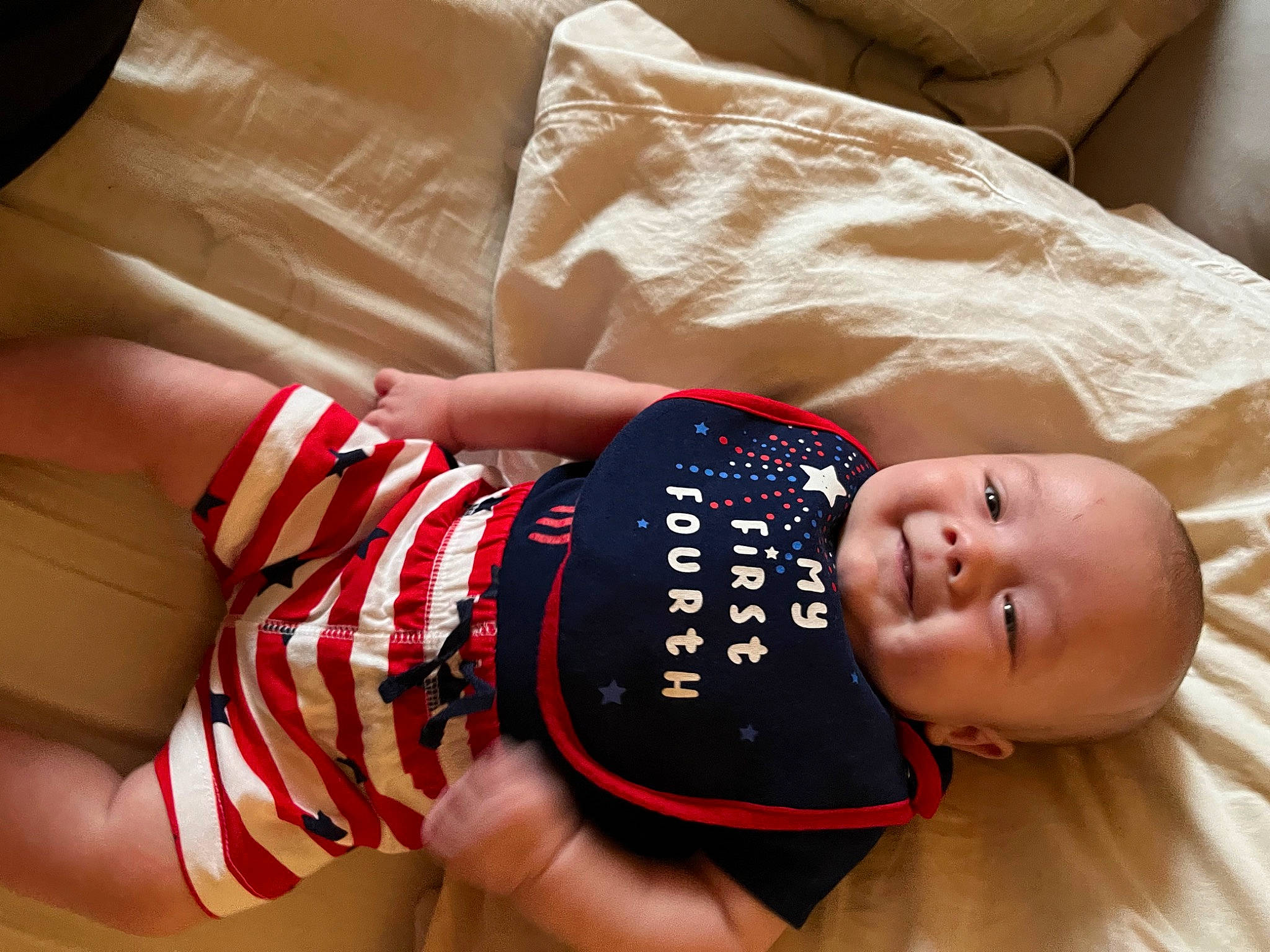 Leo is registered to the contest to win money with this photo: abdomen, baby, comfort, elbow, finger, gesture, hand, happy, human_body, human_leg, knee, nail, person, smile, thigh, thumb, toddler, trunk, waist, white