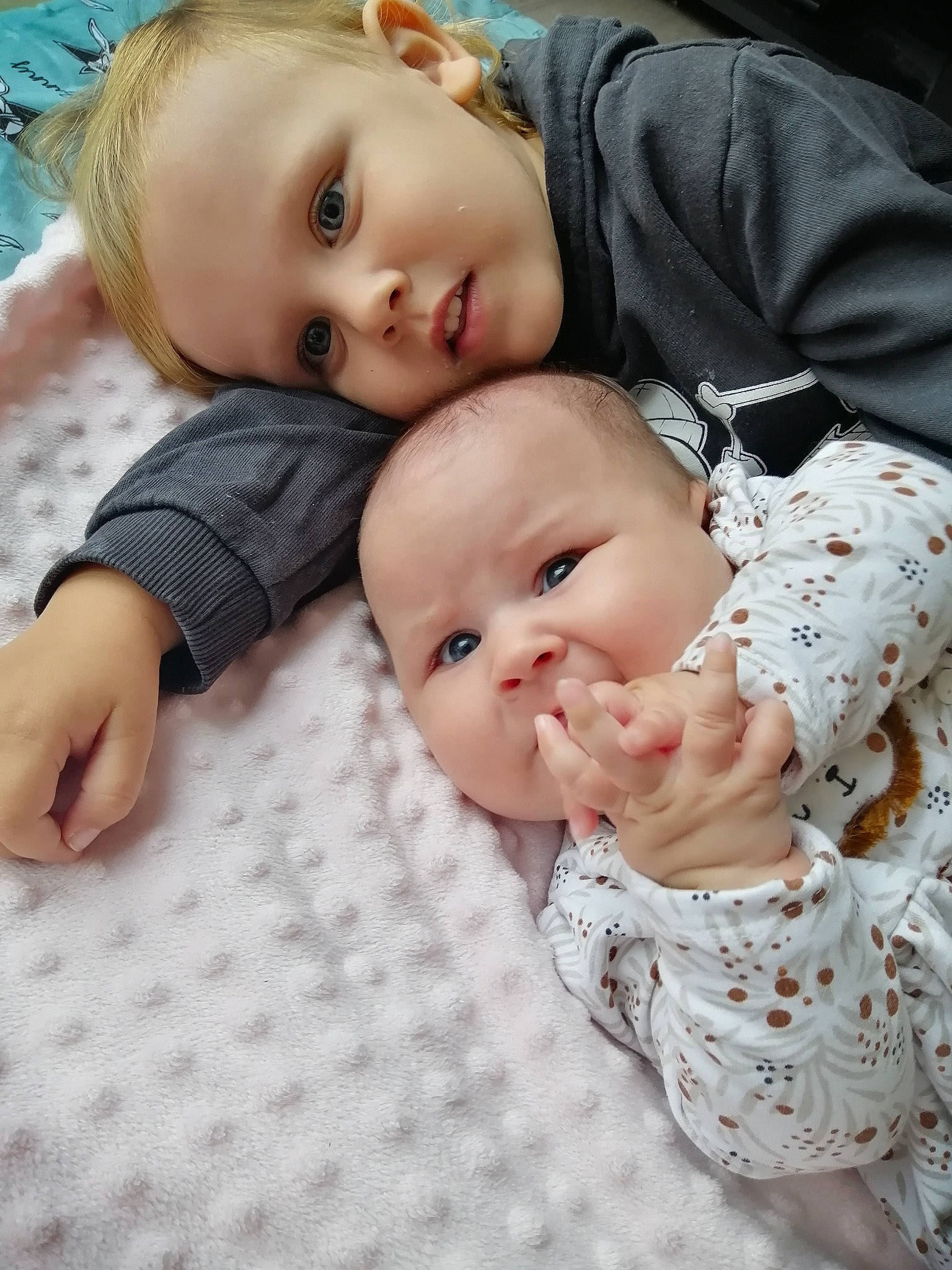 Mila a rejoint le concours — aidez-le/la à gagner de superbes lots ! baby, cheek, child, eye, face, head, iris, lip, mouth, nose, person, photograph, photography, sibling, skin, smile, toddler