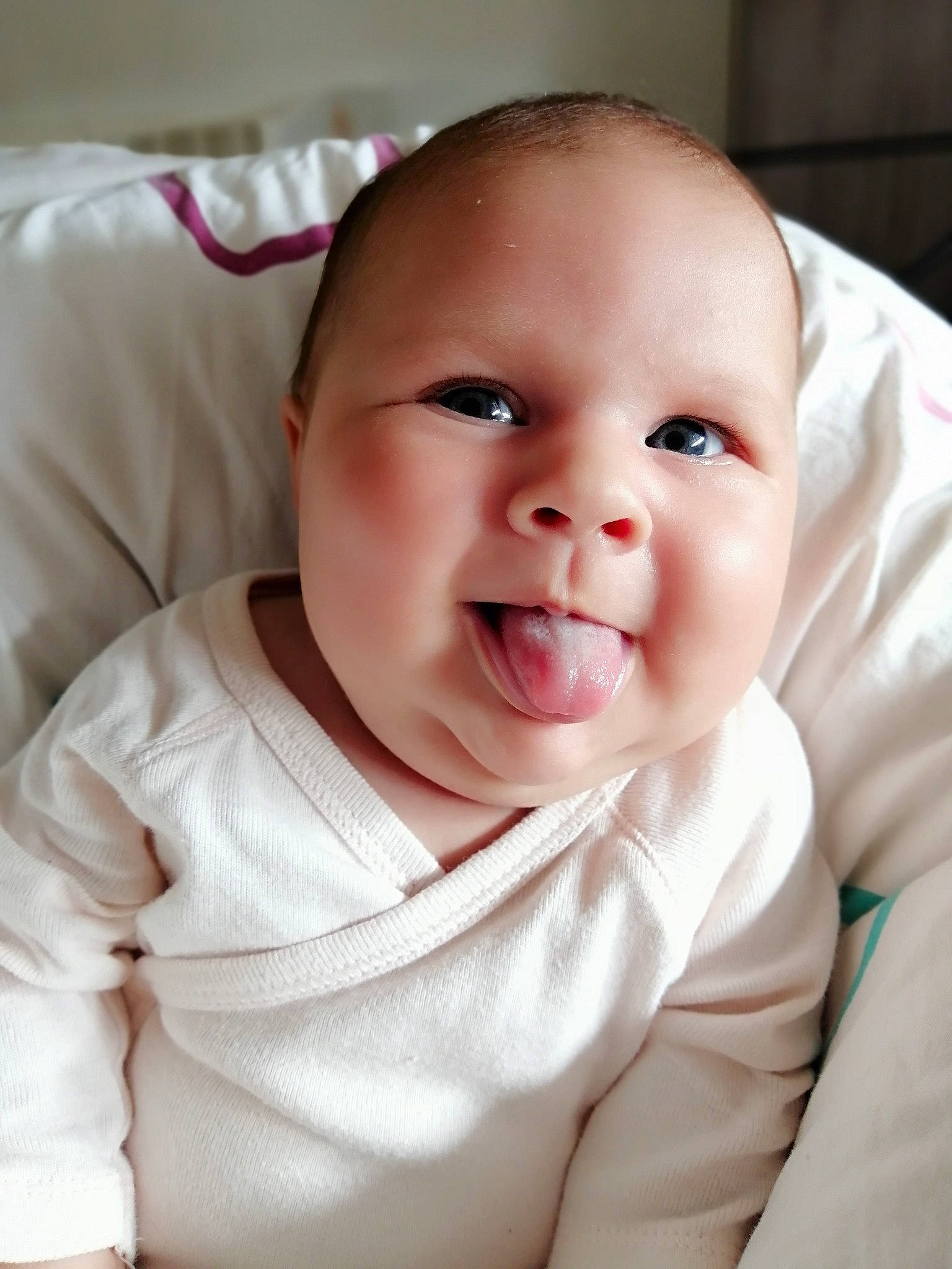 Mila a rejoint le concours — aidez-le/la à gagner de superbes lots ! baby, baby_laughing, baby_making_funny_faces, cheek, child, chin, eye, face, facial_expression, head, laugh, lip, mouth, nose, person, skin, smile, toddler