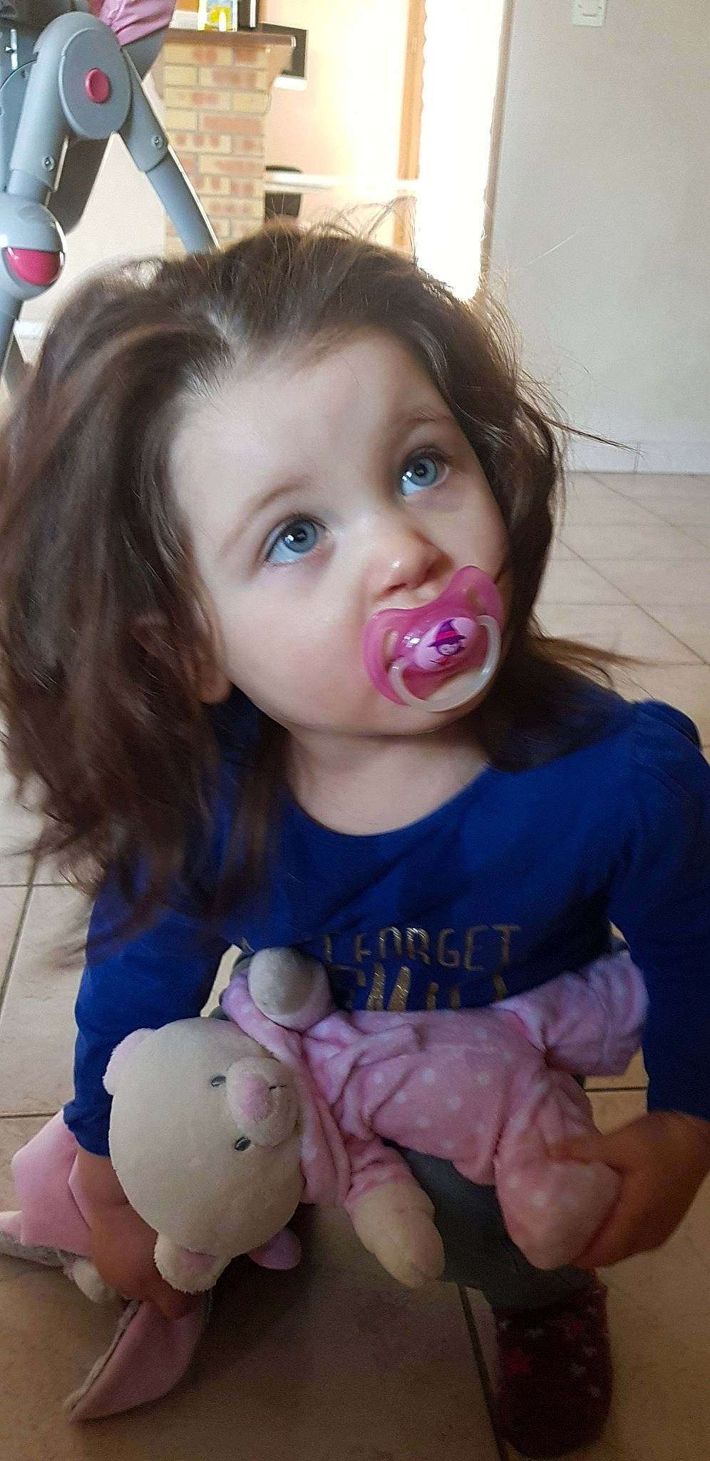 Alyna a rejoint le concours — aidez-le/la à gagner de superbes lots ! baby, beauty, brown_hair, cheek, child, eye, face, lip, mouth, nose, person, pink, play, skin, smile, surprise, toddler