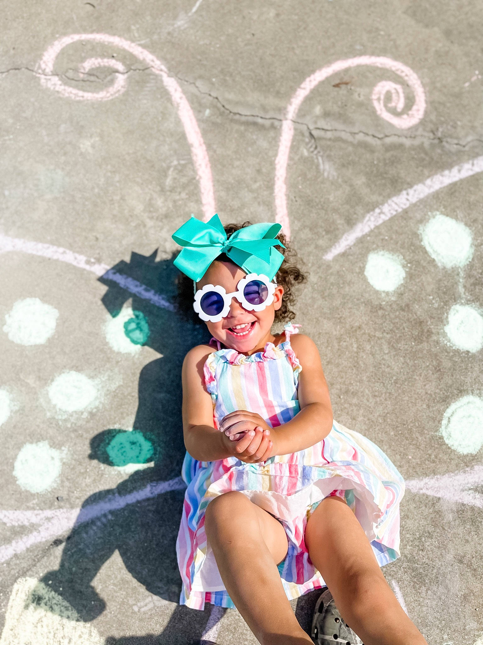 Londyn is registered to the contest to win money with this photo: costume, entertainment, event, eyewear, fashion_accessory, fictional_character, fun, glasses, goggles, happy, hat, headpiece, joy, performing_arts, person, personal_protective_equipment, shorts, street_fashion, sunglasses, t_shirt