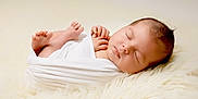 Clint participe au concours pour gagner de l'argent avec cette photo : baby, newborn, sleeping, wrapped, white_cloth, fluffy, soft, peaceful, infant, skin, face, hand, foot, closeup, portrait, resting, cute, adorable, child, lying_down