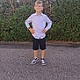Elio a rejoint le concours — aidez-le/la à gagner de superbes lots ! child, boy, glasses, shorts, shirt, sneakers, outdoor, hedge, greenery, asphalt, standing, smiling, casual, nature, sunlight, portrait, person, hands_on_hips, daylight, young