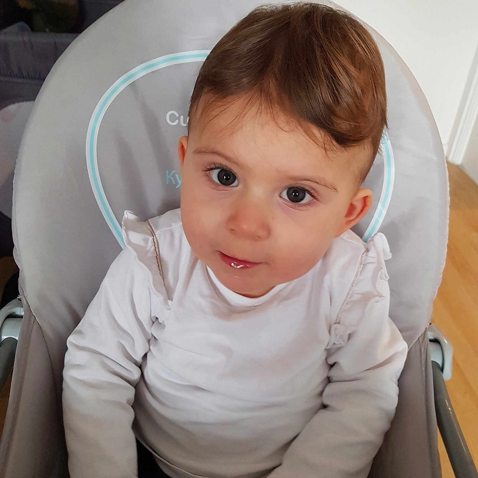 Myia participe au concours pour gagner de l'argent avec cette photo : baby, cheek, child, chin, ear, eye, face, head, iris, lip, person, sitting, skin, smile, toddler