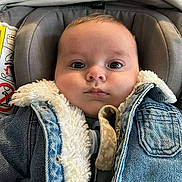 Louis a rejoint le concours — aidez-le/la à gagner de superbes lots ! baby, infant, denim_jacket, car_seat, pacifier, fur_lining, clothing, child, cute, portrait, indoor, seated, young_child, face, head, eyes, expression, warm_clothes, comfort, casual
