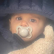 Leon a rejoint le concours — aidez-le/la à gagner de superbes lots ! baby, pacifier, hood, jacket, blanket, plush, child, face, eyes, close_up, warm, cute, infant, cozy, clothing, portrait, indoor, soft, comfort, young