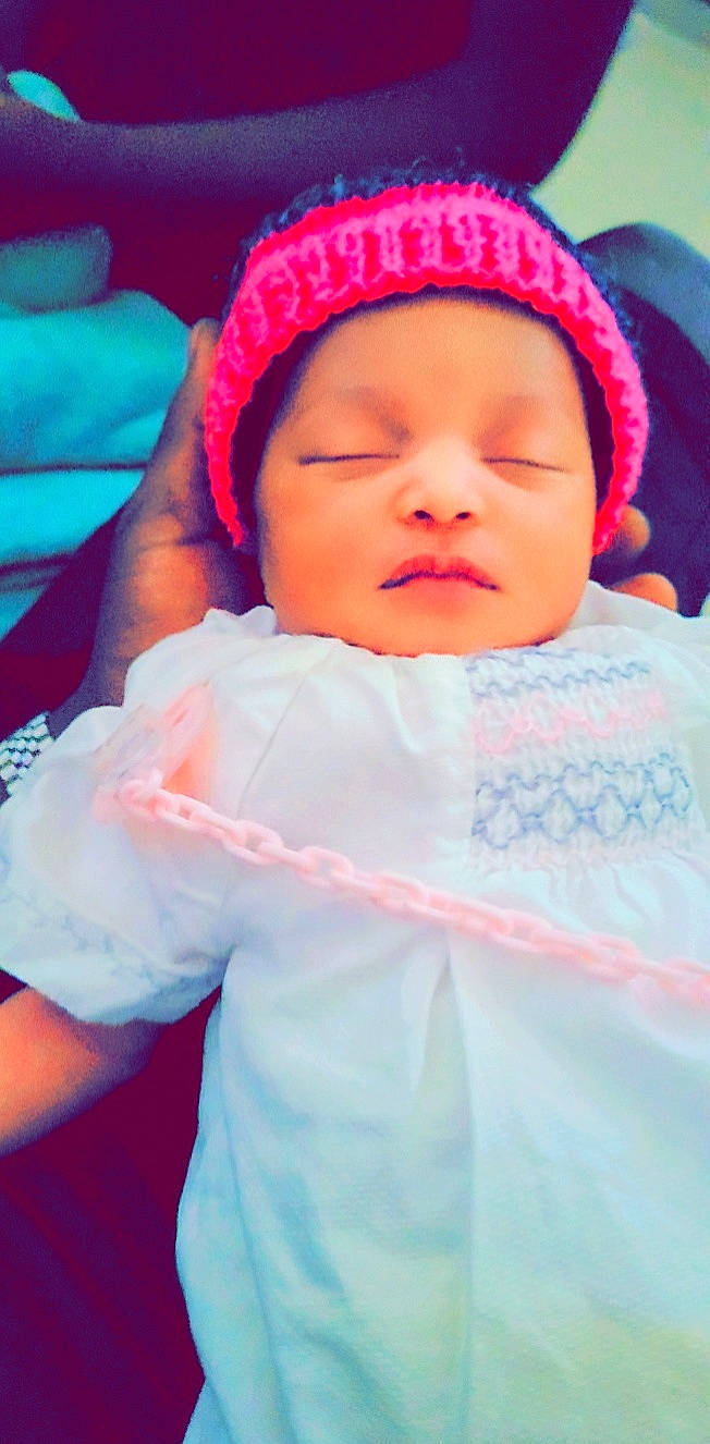 Fatou participe au concours pour gagner de l'argent avec cette photo : baby, baby_sleeping, baby_toddler_clothing, cap, cheek, child, comfort, eye, face, fun, happy, headwear, knit_cap, lip, magenta, mouth, person, pink, purple, red