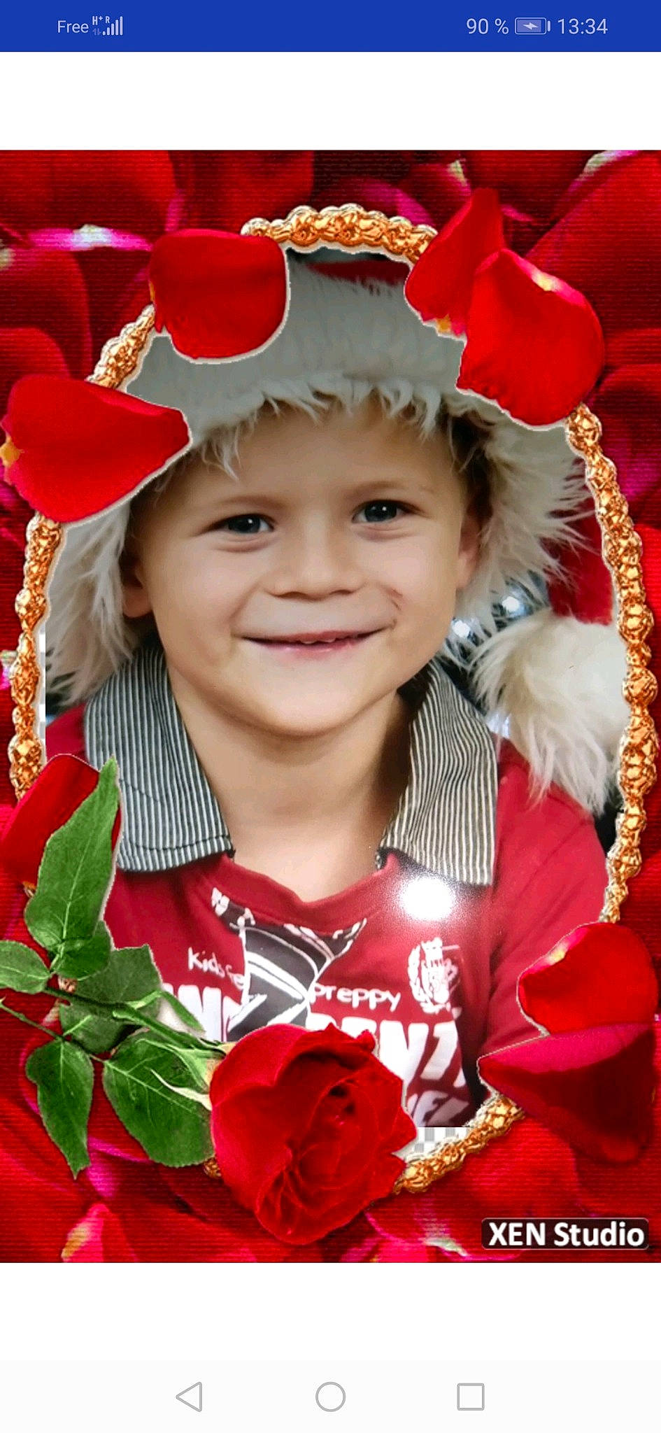 Enzo a rejoint le concours — aidez-le/la à gagner de superbes lots ! beauty, cap, child, costume_hat, event, face, facial_expression, fun, happy, head, headgear, headpiece, headwear, joy, people_in_nature, person, petal, pink, plant, red