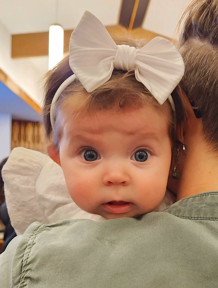 Eusebia is registered to the contest to win money with this photo: bridal_accessory, brown_hair, cheek, chin, dress, ear, eyebrow, eyelash, fun, hair_accessory, happy, headband, headgear, headpiece, helmet, iris, jewellery, neck, person, skin