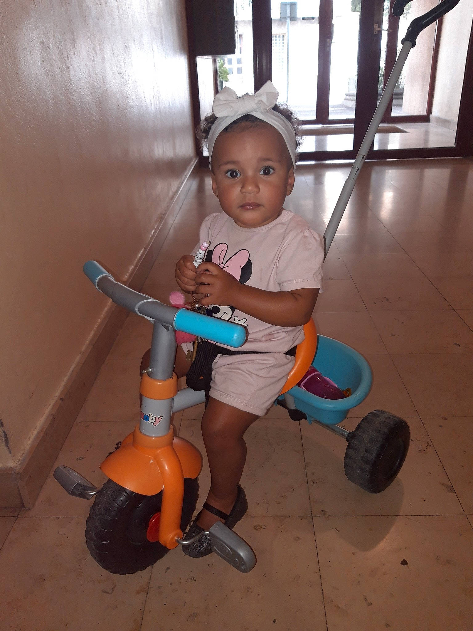 Kelly a rejoint le concours — aidez-le/la à gagner de superbes lots ! child, leg, person, product, toddler