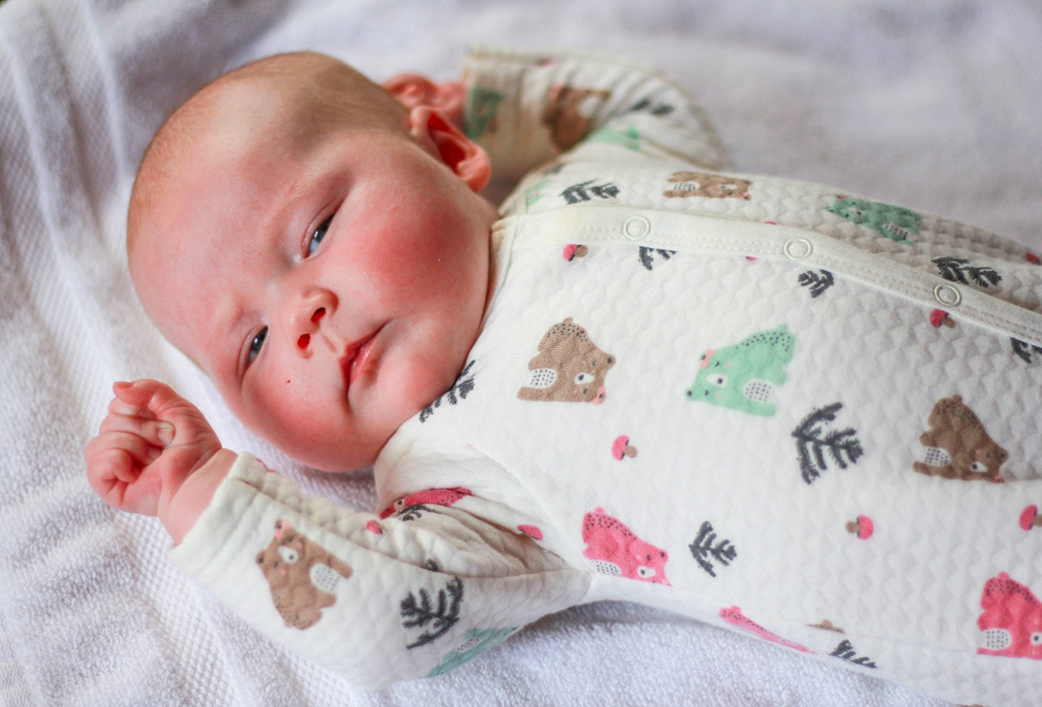 Océane a rejoint le concours — aidez-le/la à gagner de superbes lots ! baby, baby_products, baby_toddler_clothing, bedtime, cheek, child, comfort, face, head, linens, lip, nap, pattern, person, portrait_photography, room, skin, sleep, sleeve, textile