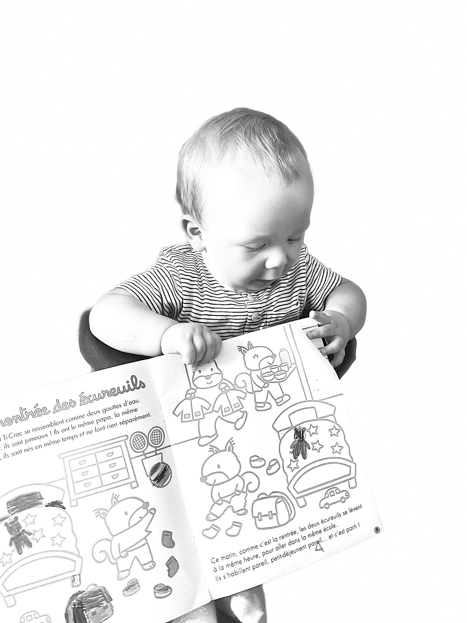 Lyvio a rejoint le concours — aidez-le/la à gagner de superbes lots ! arm, baby, baby_toddler_clothing, beauty, black_and_white, child, facial_expression, font, hairstyle, happy, human, human_body, illustration, monochrome, monochrome_photography, pattern, person, product, sleeve, style