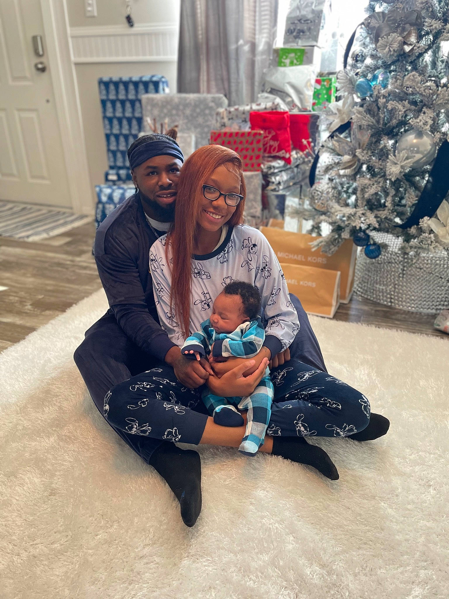 Caisyn is registered to the contest to win money with this photo: bag, boot, cap, child, door, event, fashion_design, flooring, fun, happy, headwear, jewellery, joy, leisure, luggage_and_bags, person, sandal, sitting, smile, street