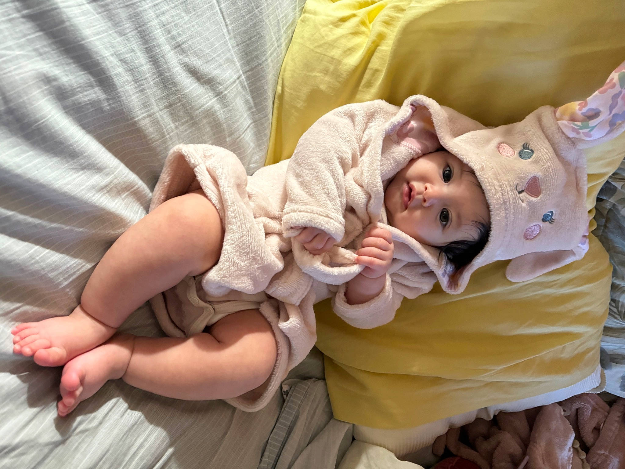 Renfri is registered to the contest to win money with this photo: baby, baby_toddler_clothing, cheek, child, comfort, eye, finger, grass, hand, happy, headwear, human_body, human_leg, leg, linens, person, pink, sitting, skin, thigh