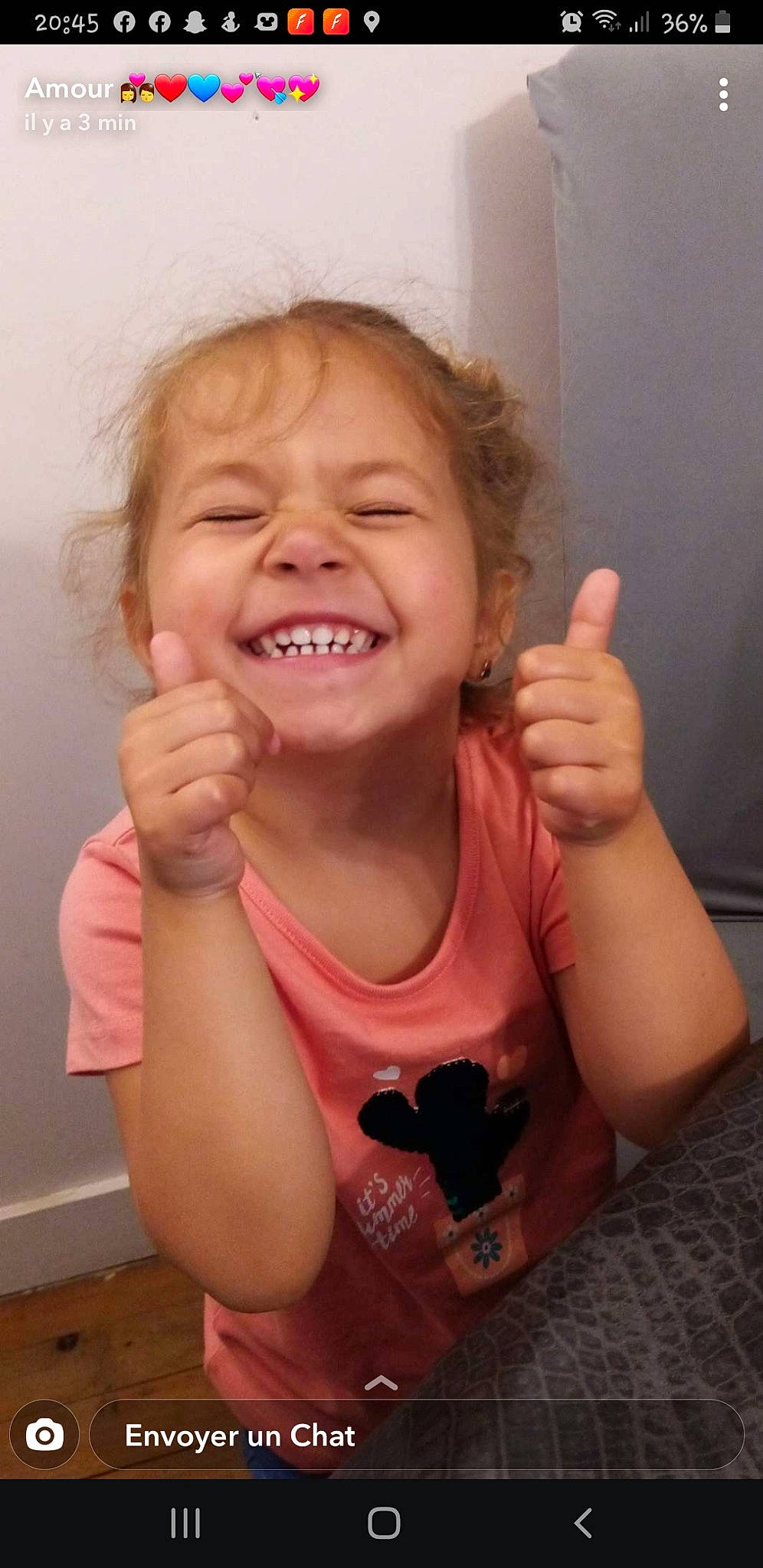 Romane participe au concours pour gagner de l'argent avec cette photo : arm, cheek, eye, eyebrow, face, finger, hair, hand, happy, head, iris, jaw, joy, lip, mouth, neck, nose, person, skin, smile