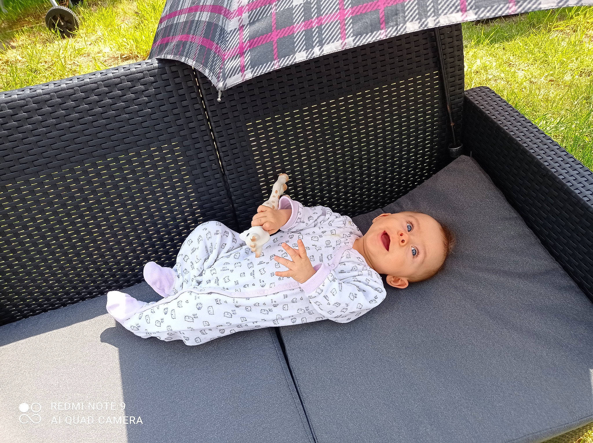 Eleana participe au concours pour gagner de l'argent avec cette photo : baby, baby_carriage, baby_products, baby_toddler_clothing, black, child, comfort, grass, lap, lawn, leisure, linens, nap, outdoor_furniture, person, plant, recreation, sitting, tints_and_shades, toddler