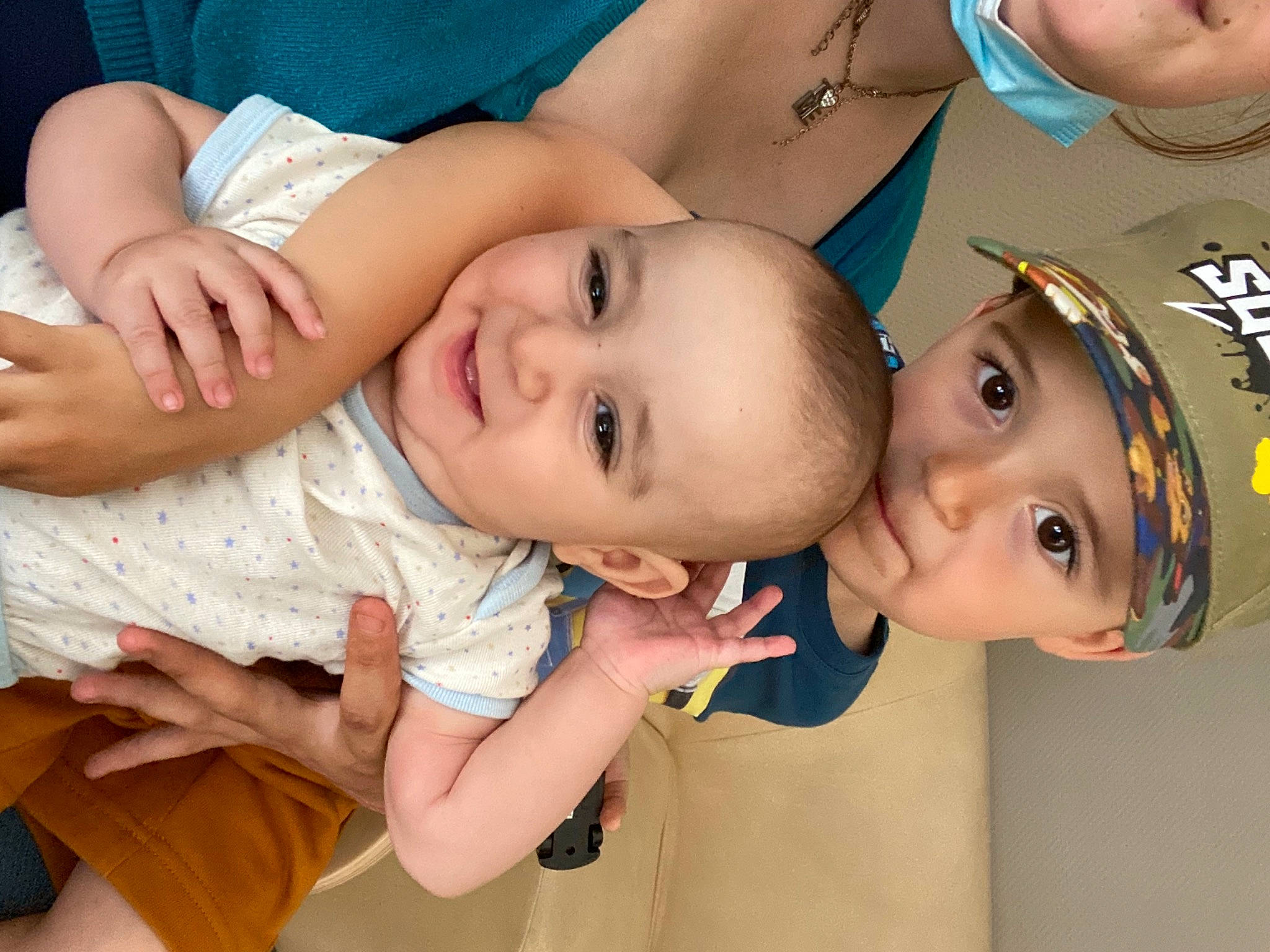 Yanis participe au concours pour gagner de l'argent avec cette photo : baby_toddler_clothing, cheek, eye, eyelash, face, facial_expression, finger, fun, gesture, happy, head, headwear, human, iris, lip, mouth, nose, person, product, skin