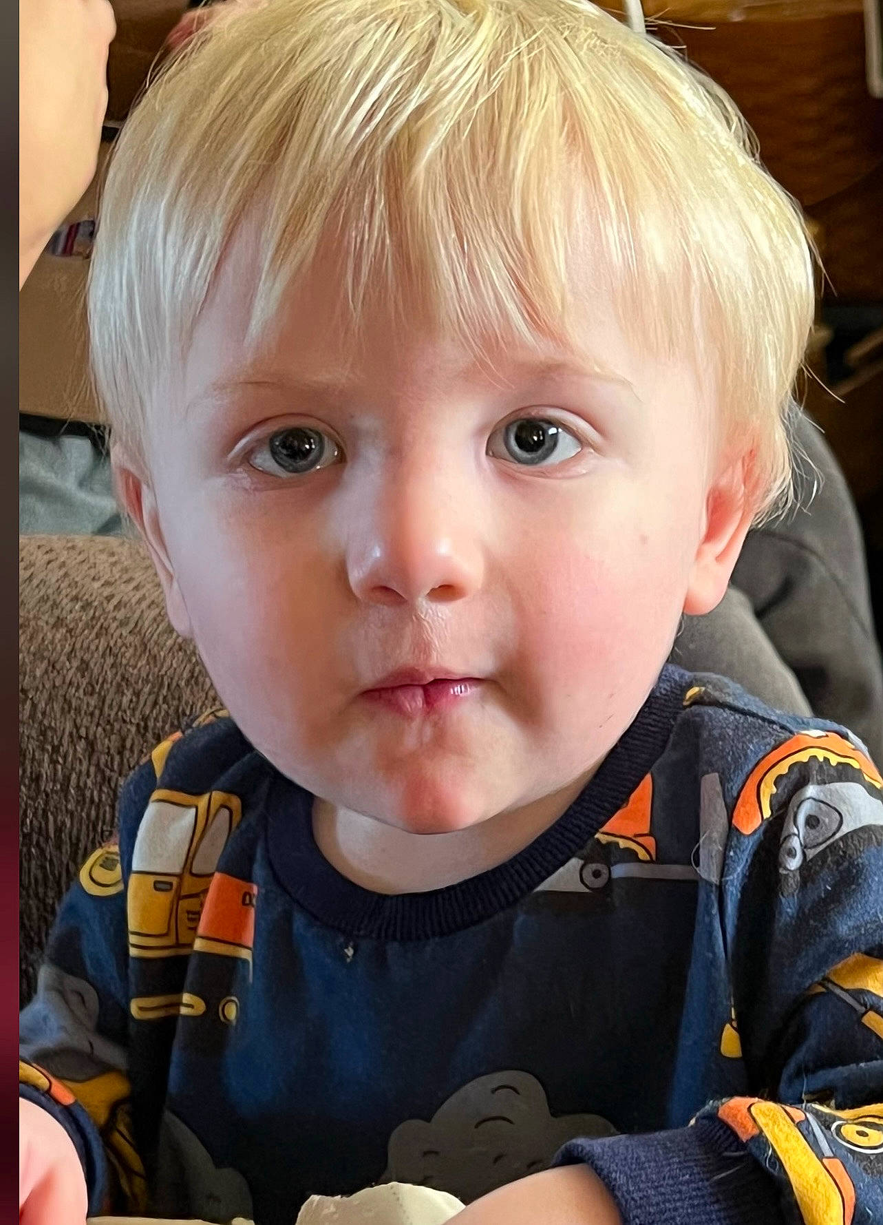 Dale is registered to the contest to win money with this photo: baby, baby_toddler_clothing, bangs, blond, cheek, child, eyelash, fun, hairstyle, happy, iris, lifejacket, nose, person, personal_protective_equipment, photography, sitting, skin, sleeve, t_shirt