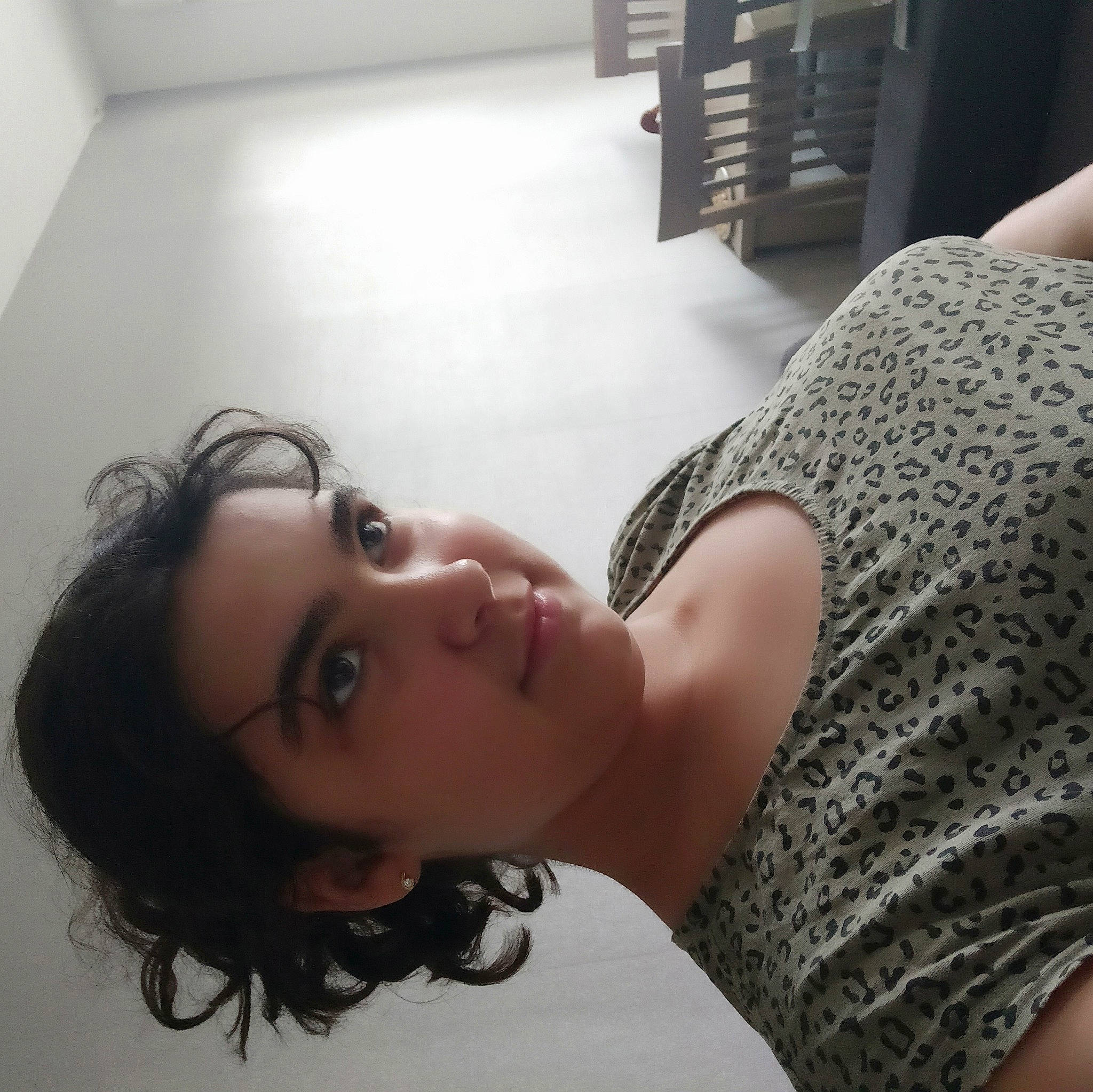 Amina a rejoint le concours — aidez-le/la à gagner de superbes lots ! black_hair, chest, comfort, cool, ear, elbow, eyelash, eyewear, human_body, jaw, joint, lip, mouth, muscle, neck, nose, organ, person, shoulder, skin