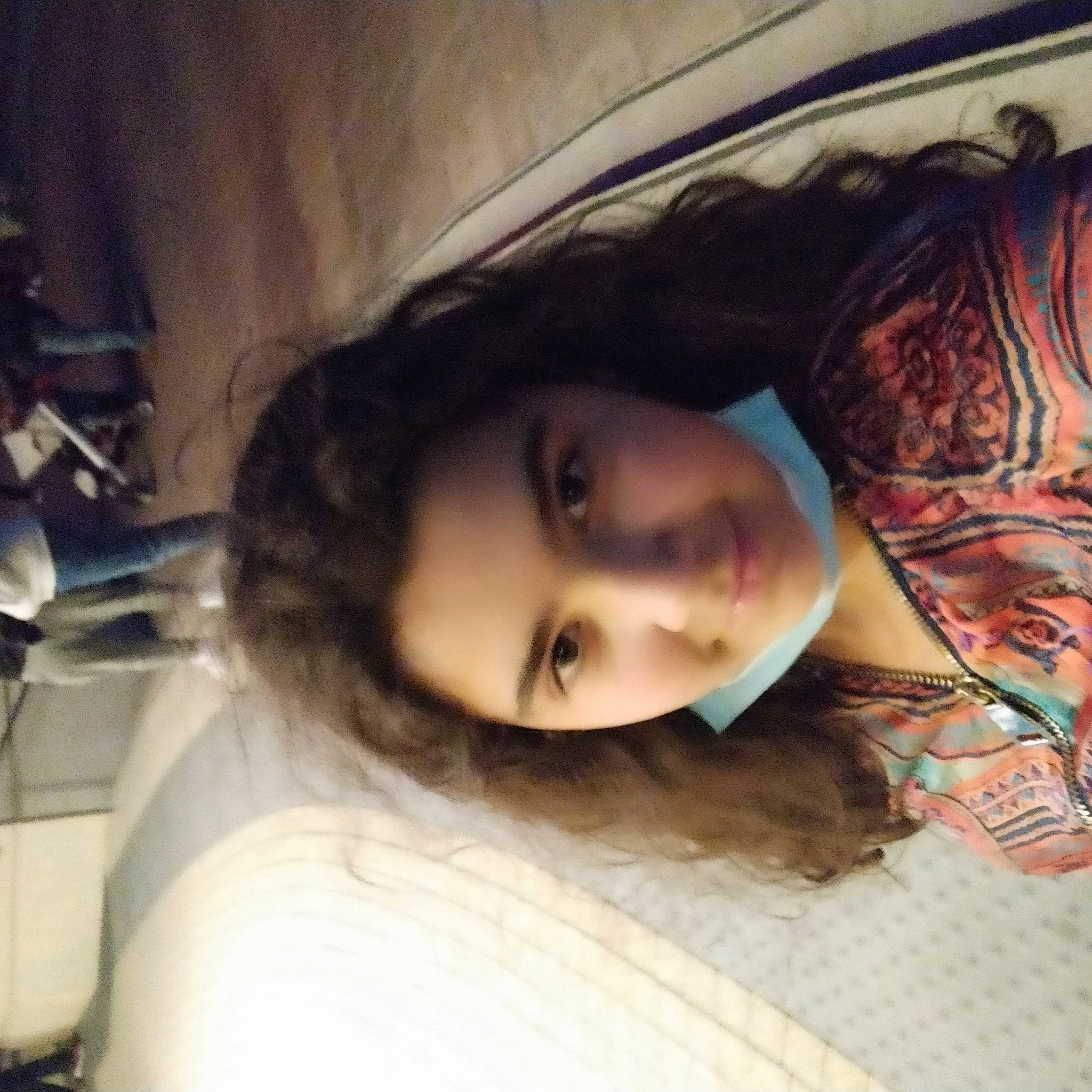 Amina participe au concours pour gagner de l'argent avec cette photo : black_hair, chin, comfort, eyebrow, eyelash, eyewear, forehead, happy, iris, jaw, joy, lip, long_hair, mouth, neck, nose, person, shoulder, textile, tints_and_shades