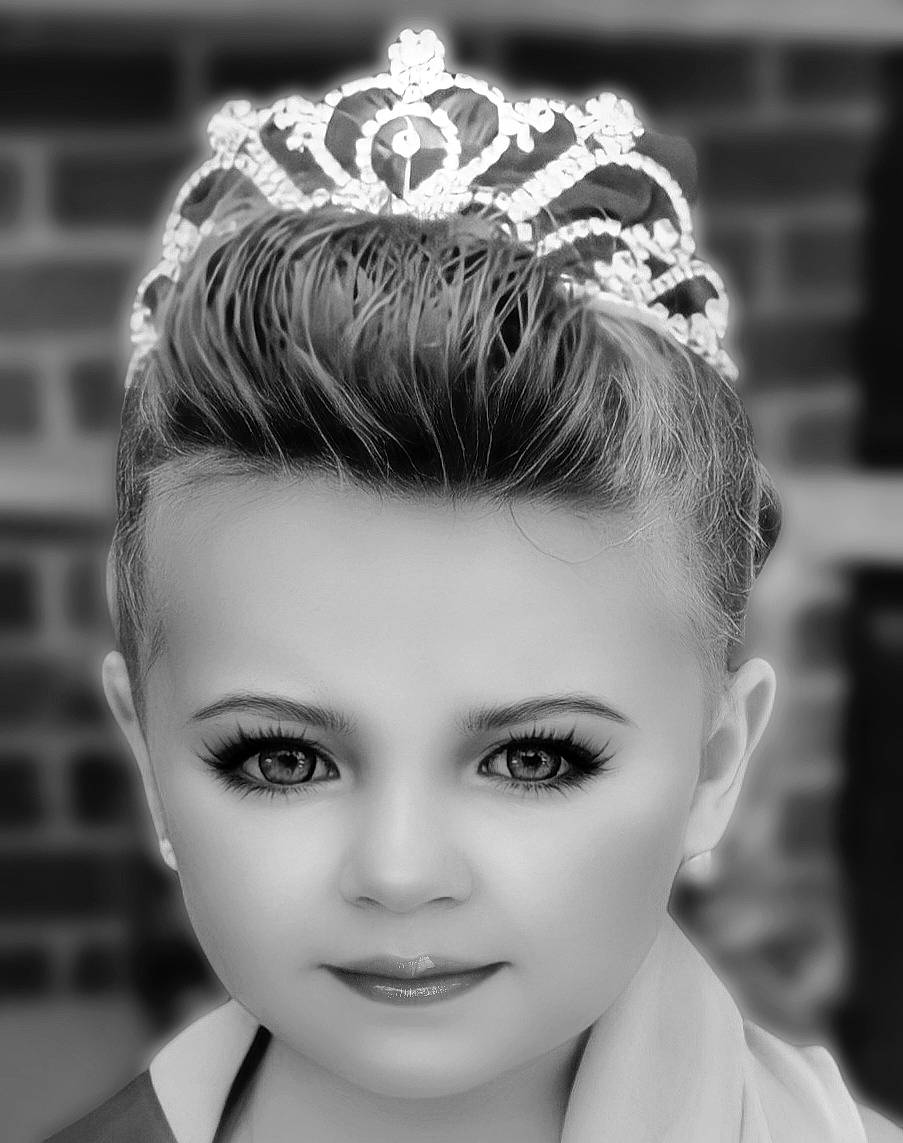 Faith is registered to the contest to win money with this photo: black, black_and_white, cool, ear, eyebrow, eyelash, face, fashion, flash_photography, forehead, hair, hairstyle, head, jaw, lip, neck, organ, person, photograph, style