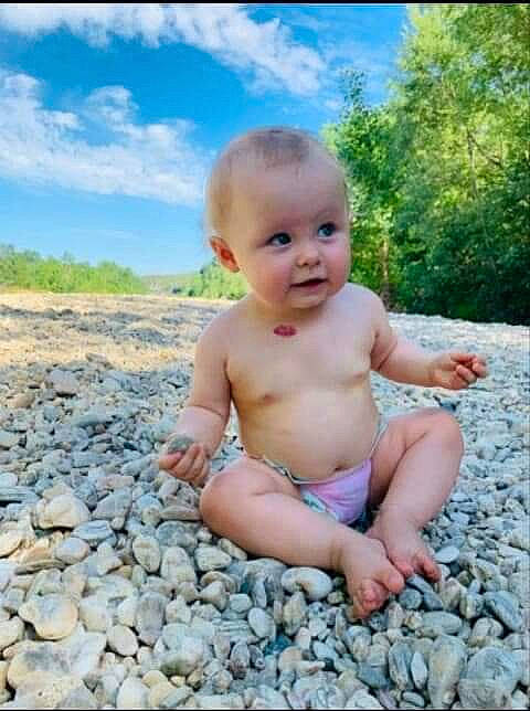 Léa participe au concours pour gagner de l'argent avec cette photo : baby, child, person, photography, smile, summer, toddler, vacation