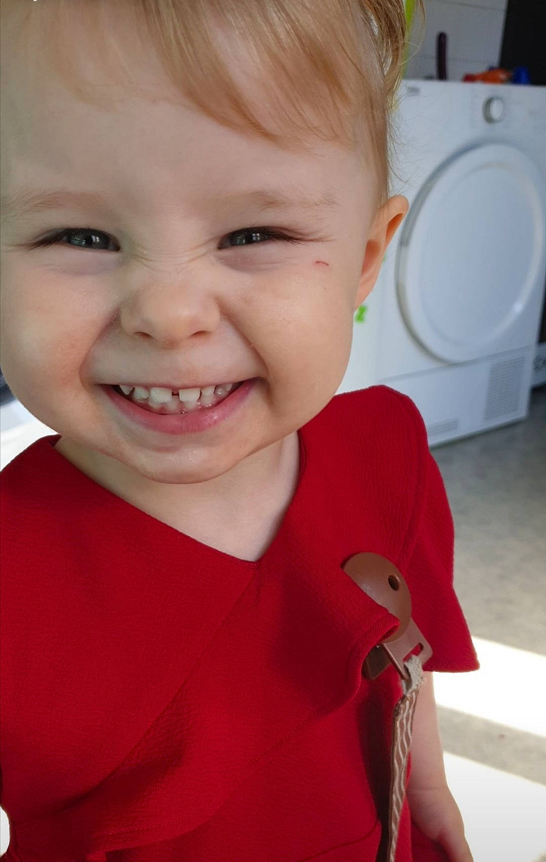 Léa participe au concours pour gagner de l'argent avec cette photo : baby, cheek, child, chin, ear, eye, face, facial_expression, forehead, happy, head, joy, laugh, lip, mouth, nose, organ, person, skin, smile