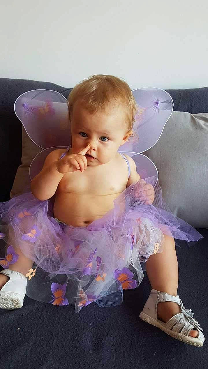 Léa a rejoint le concours — aidez-le/la à gagner de superbes lots ! baby, child, costume, person, pink, purple, skin, smile, toddler