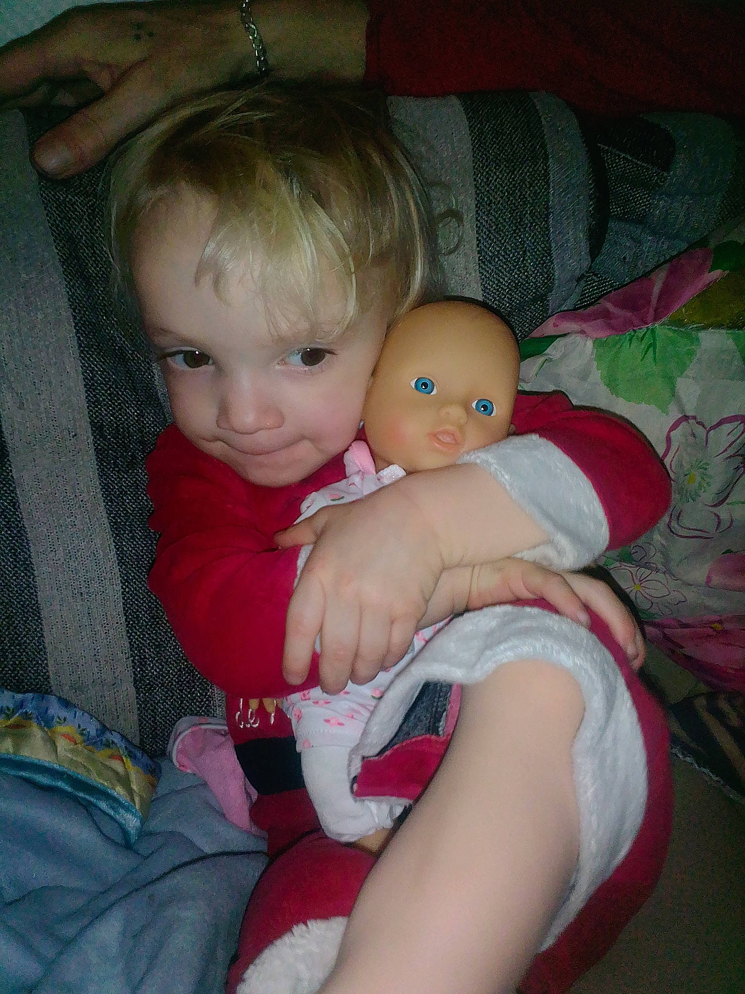 Cassandra participe au concours pour gagner de l'argent avec cette photo : baby, baby_products, baby_toddler_clothing, cheek, child, comfort, eye, fun, happy, head, iris, lap, mouth, organ, person, skin, stomach, thigh, thumb, toddler