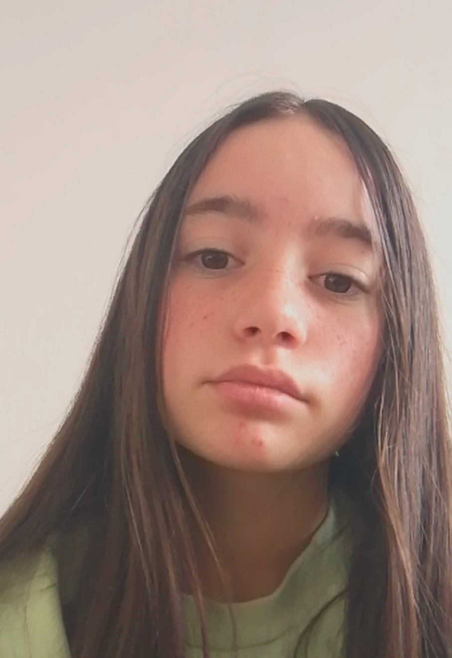 Célya a rejoint le concours — aidez-le/la à gagner de superbes lots ! black_hair, brown_hair, cheek, eyelash, flash_photography, fun, hair_coloring, happy, iris, jaw, layered_hair, lip, long_hair, neck, nose, person, portrait_photography, selfie, shoulder, step_cutting