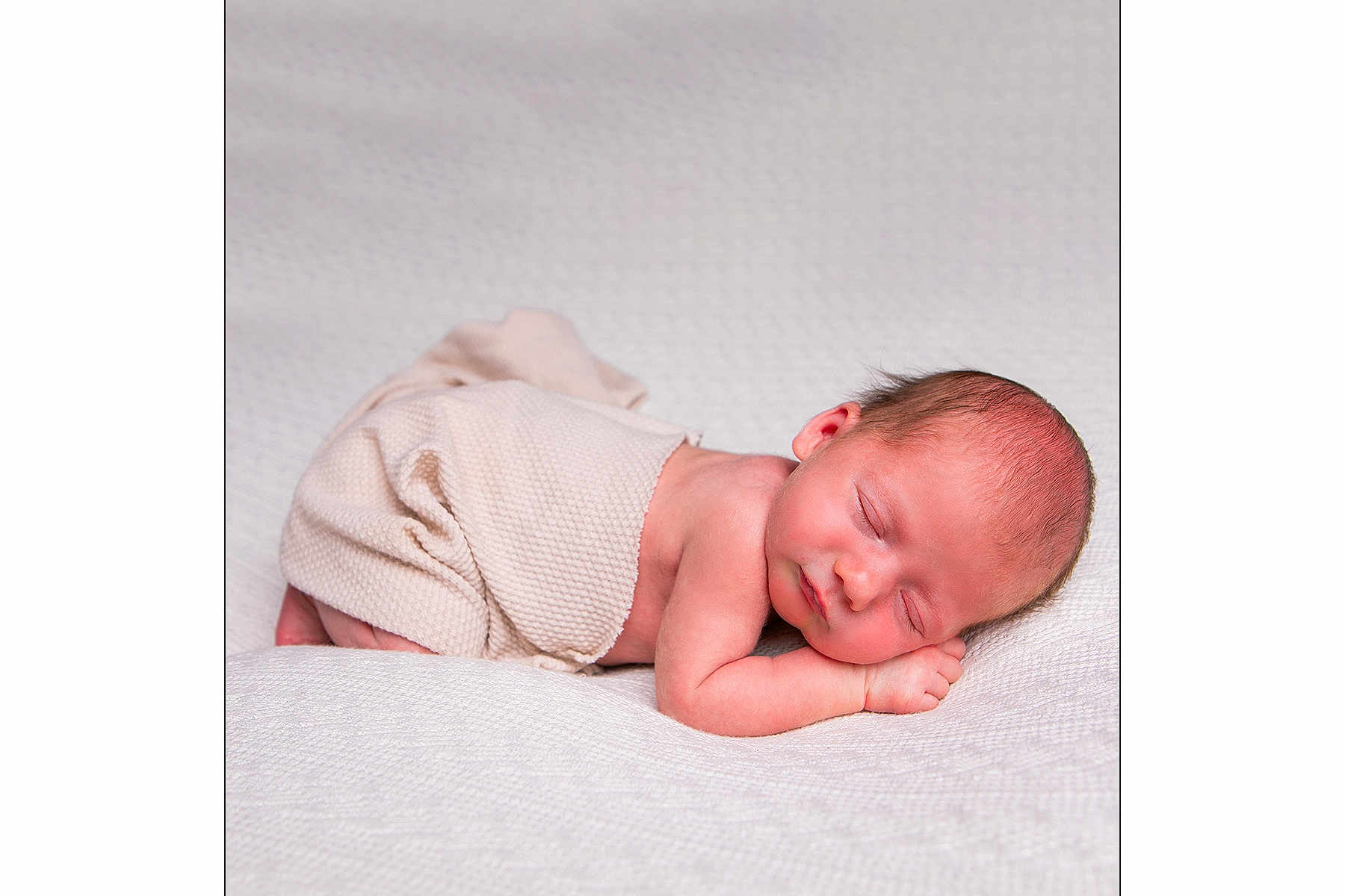 Isabelle is registered to the contest to win money with this photo: newborn, baby, sleeping, blanket, soft, peaceful, infant, portrait, resting, skin, head, face, closed_eyes, cute, child, toddler, cozy, comfort, homedecor, texture