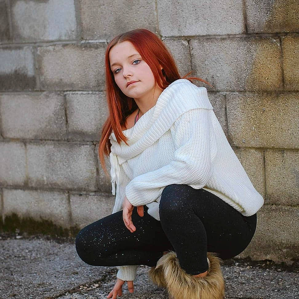 Summer is registered to the contest to win money with this photo: black_hair, blazer, fashion, flash_photography, grass, grey, knee, leg, neck, outerwear, person, plaid, shoe, sleeve, street_fashion, t_shirt, tartan, textile, thigh, waist