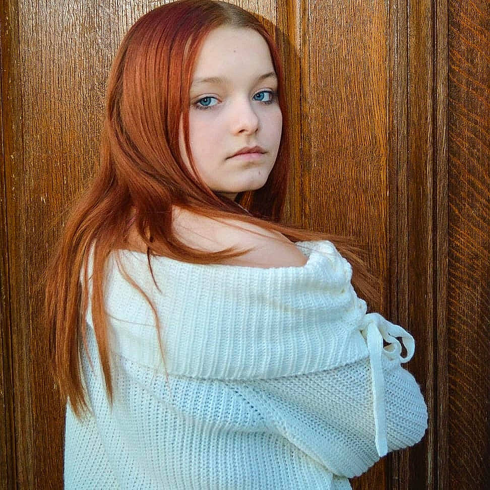 Summer is registered to the contest to win money with this photo: bangs, beauty, eye, eyebrow, eyelash, face, hair, head, iris, jaw, layered_hair, lip, long_hair, makeover, neck, person, shoulder, sleeve, step_cutting, wig