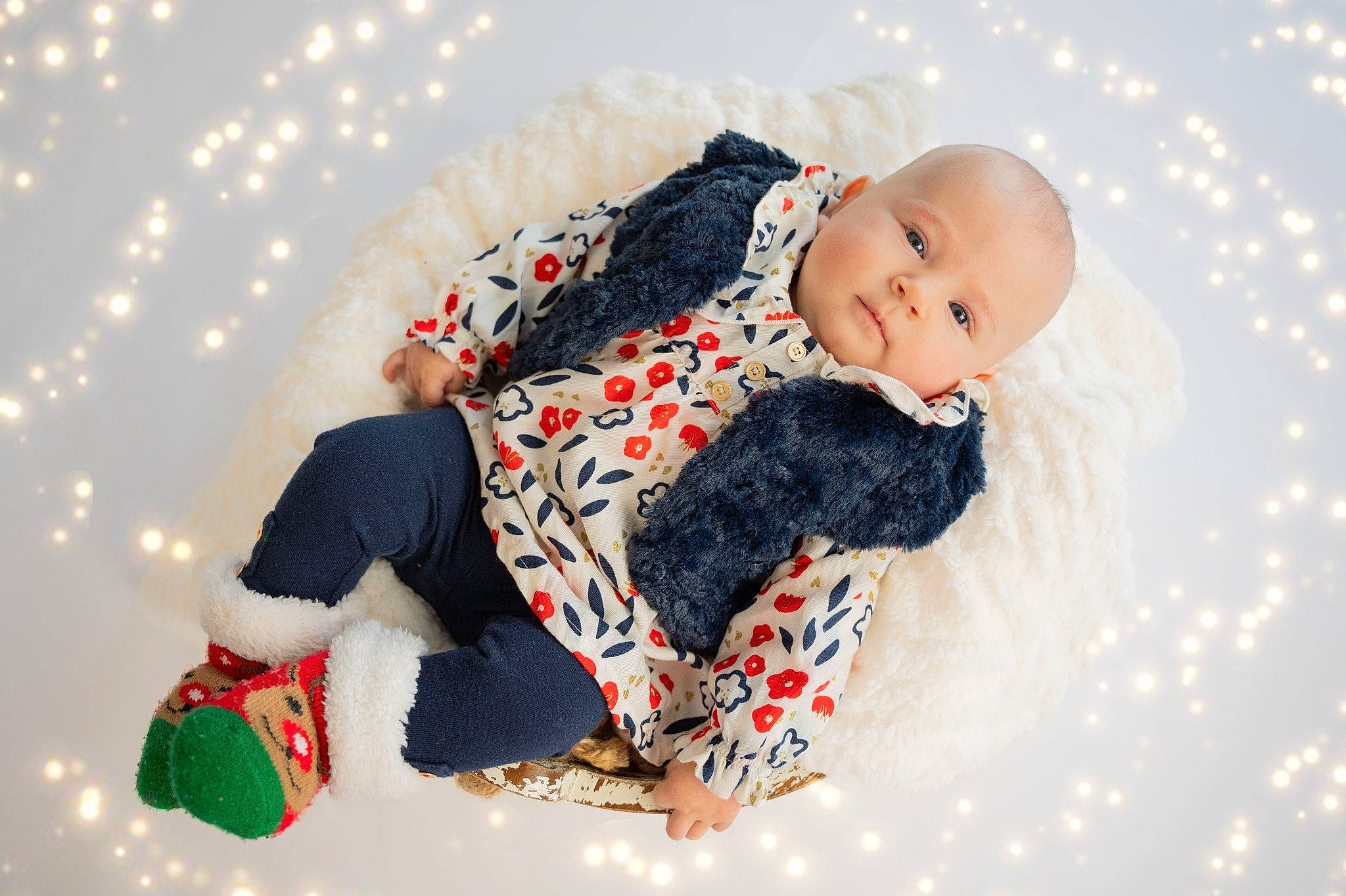 Iris a rejoint le concours — aidez-le/la à gagner de superbes lots ! baby, baby_toddler_clothing, carmine, child, comfort, event, flash_photography, freezing, fun, happy, human_body, pattern, people_in_nature, person, sitting, sleeve, snow, textile, toddler, toy