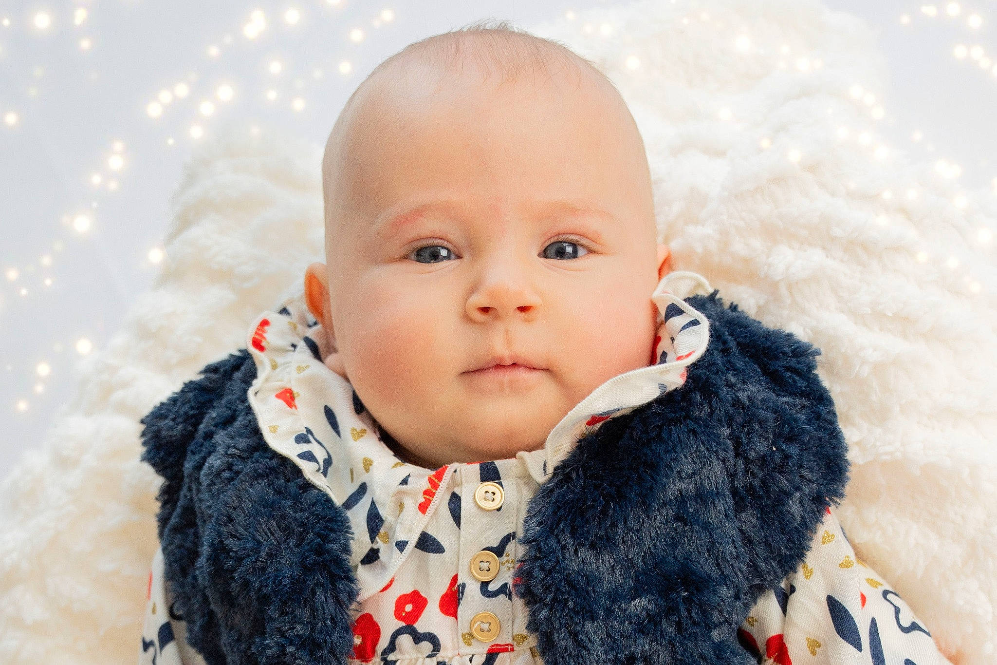 Iris participe au concours pour gagner de l'argent avec cette photo : baby, baby_toddler_clothing, cheek, collar, eye, fashion_accessory, freezing, fun, fur, happy, headgear, iris, lip, nose, outerwear, pattern, person, scarf, sleeve, toddler