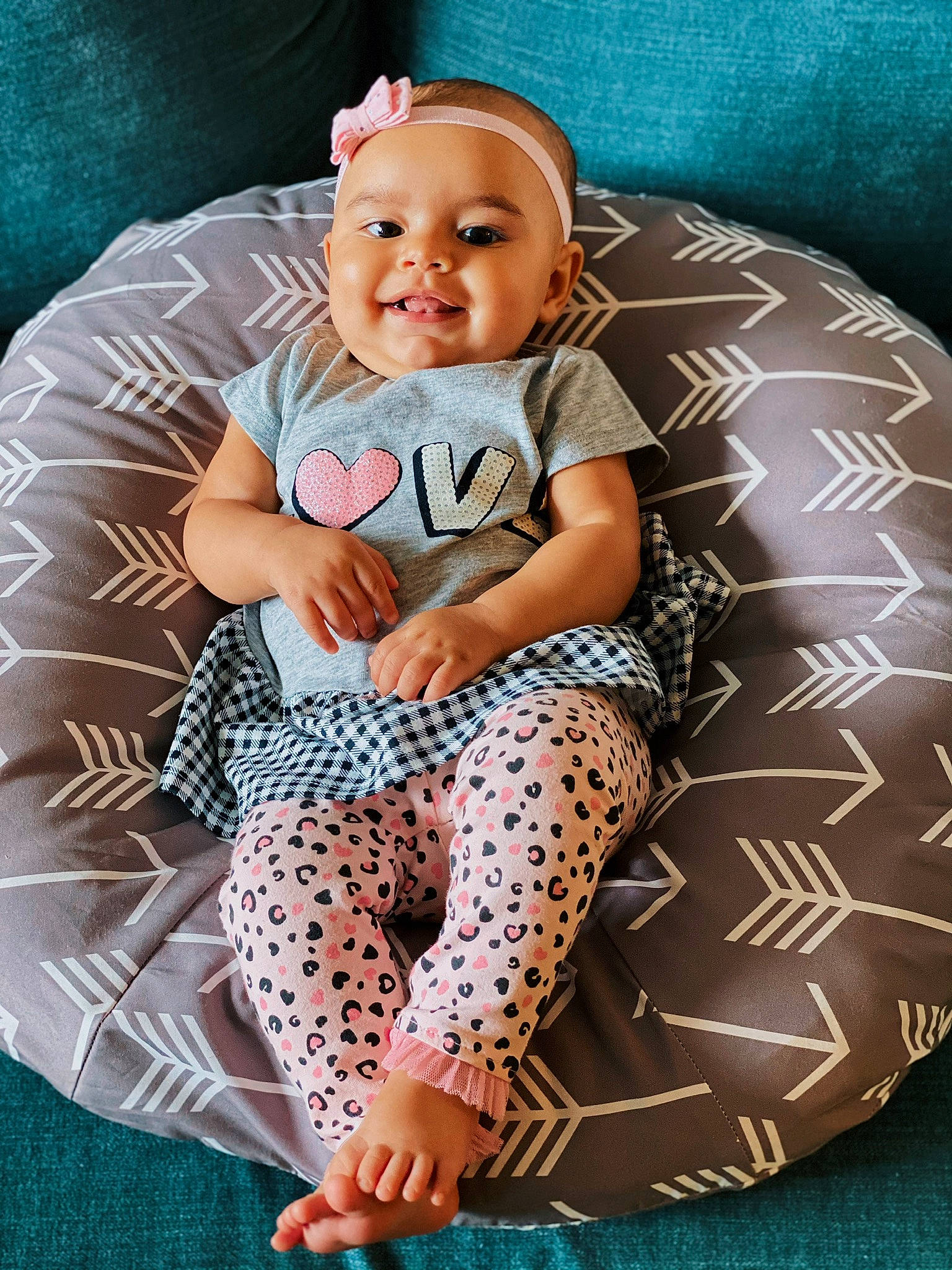 Sage is registered to the contest to win money with this photo: baby_toddler_clothing, comfort, cool, face, flash_photography, fun, hairstyle, happy, head, headwear, human_body, joy, knee, leisure, mouth, people, person, pink, sleeve, smile