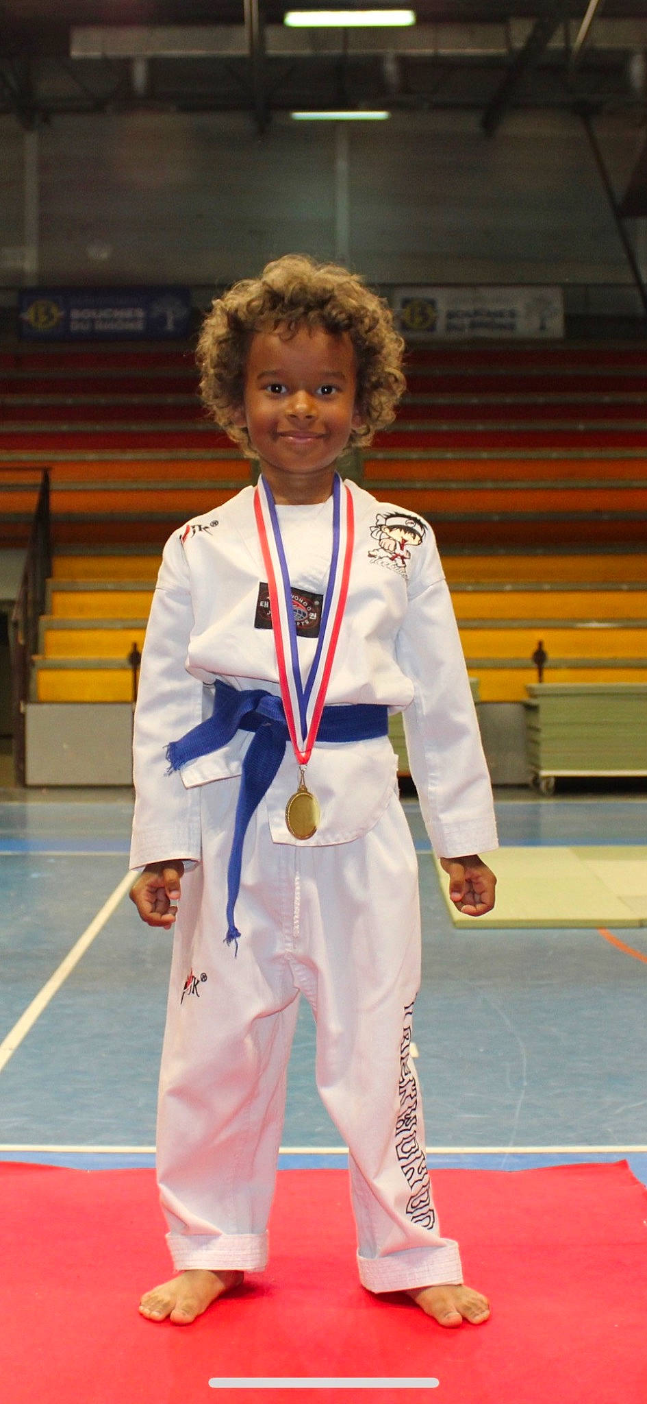 Ahmed a rejoint le concours — aidez-le/la à gagner de superbes lots ! championship, combat_sport, competition, competition_event, contact_sport, electric_blue, event, fun, individual_sports, japanese_martial_arts, joy, martial_arts, martial_arts_uniform, person, player, recreation, smile, sports, sports_uniform, striking_combat_sports