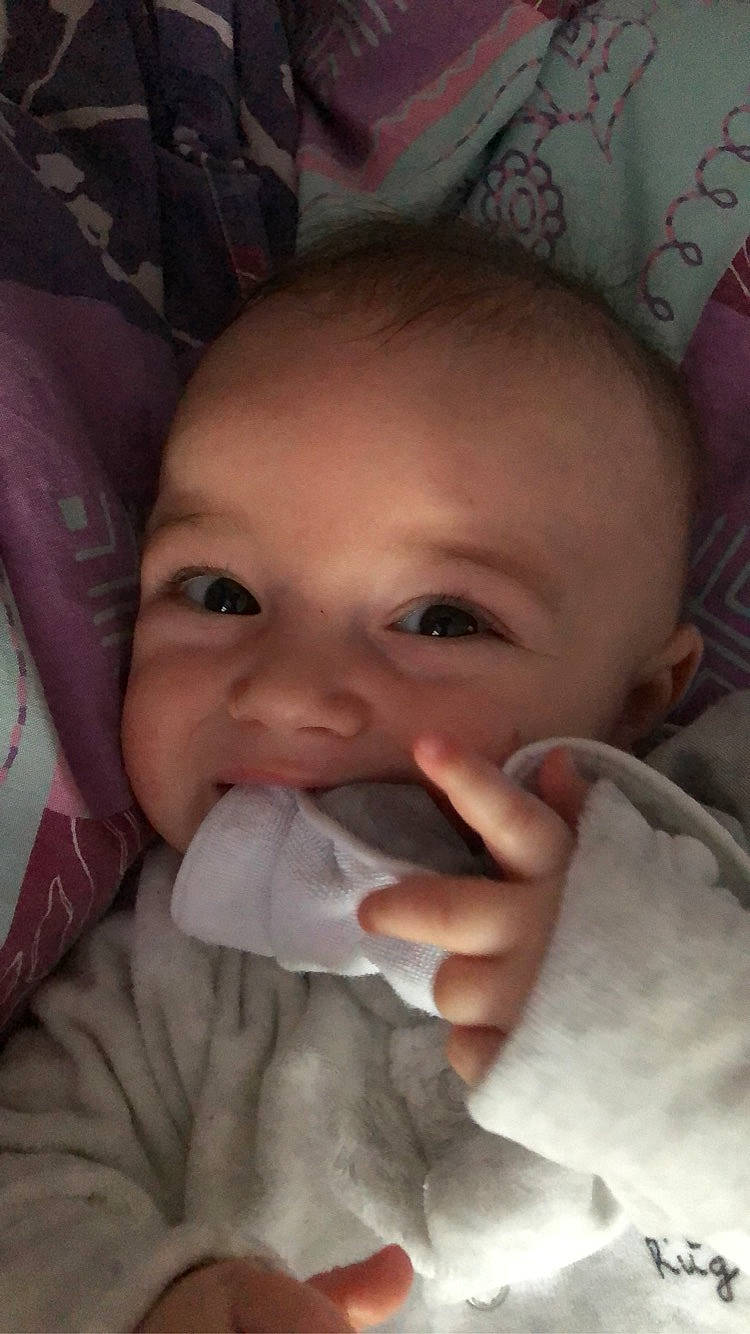 Evhan a rejoint le concours — aidez-le/la à gagner de superbes lots ! baby, cheek, child, eye, face, finger, head, lip, mouth, nose, person, skin, smile, toddler