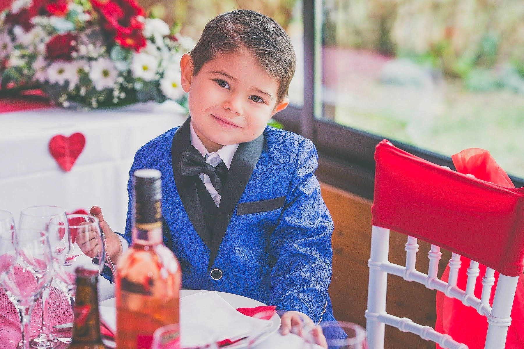 Ayvin participe au concours pour gagner de l'argent avec cette photo : bottle, child, drink, event, formal_wear, fun, happy, holiday, joy, leisure, people, person, plant, recreation, red, sitting, smile, suit, tie, toddler
