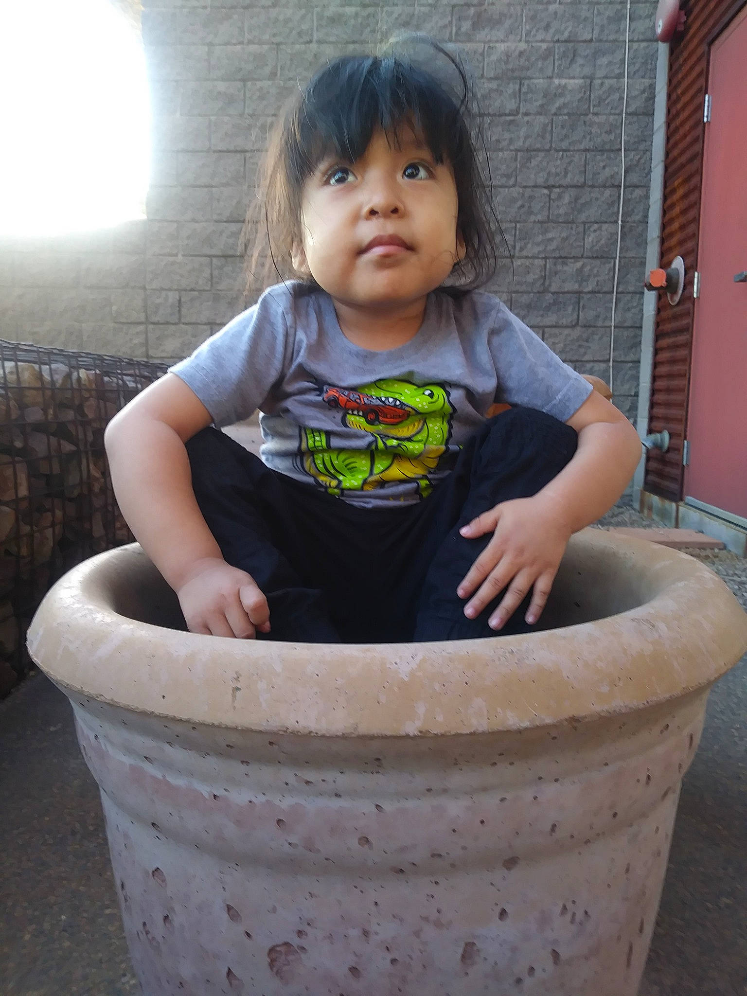 Desna is registered to the contest to win money with this photo: child, girl, infant, person, play, sitting, toddler