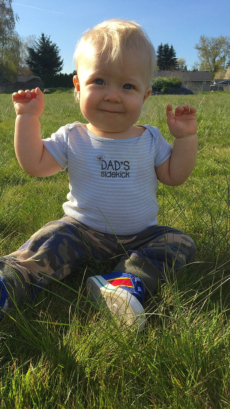 Link is registered to the contest to win money with this photo: baby, child, grass, grass_family, grassland, joy, meadow, person, plant, play, sitting, summer, t_shirt, toddler, tree, vacation