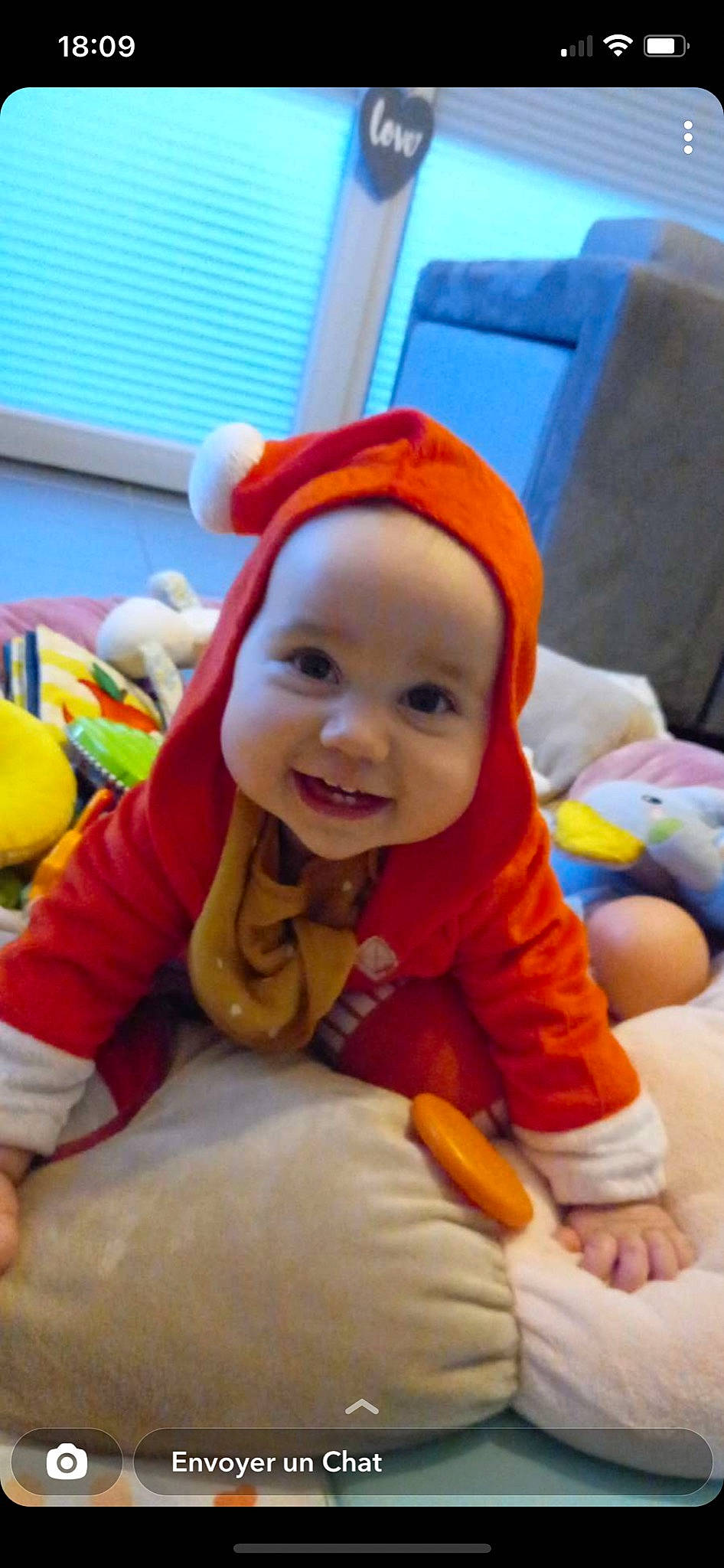 Nina a rejoint le concours — aidez-le/la à gagner de superbes lots ! baby, baby_laughing, baby_toddler_clothing, beanie, cap, child, clothing, comfort, costume, event, face, facial_expression, fictional_character, fun, happy, headwear, joy, person, play, room