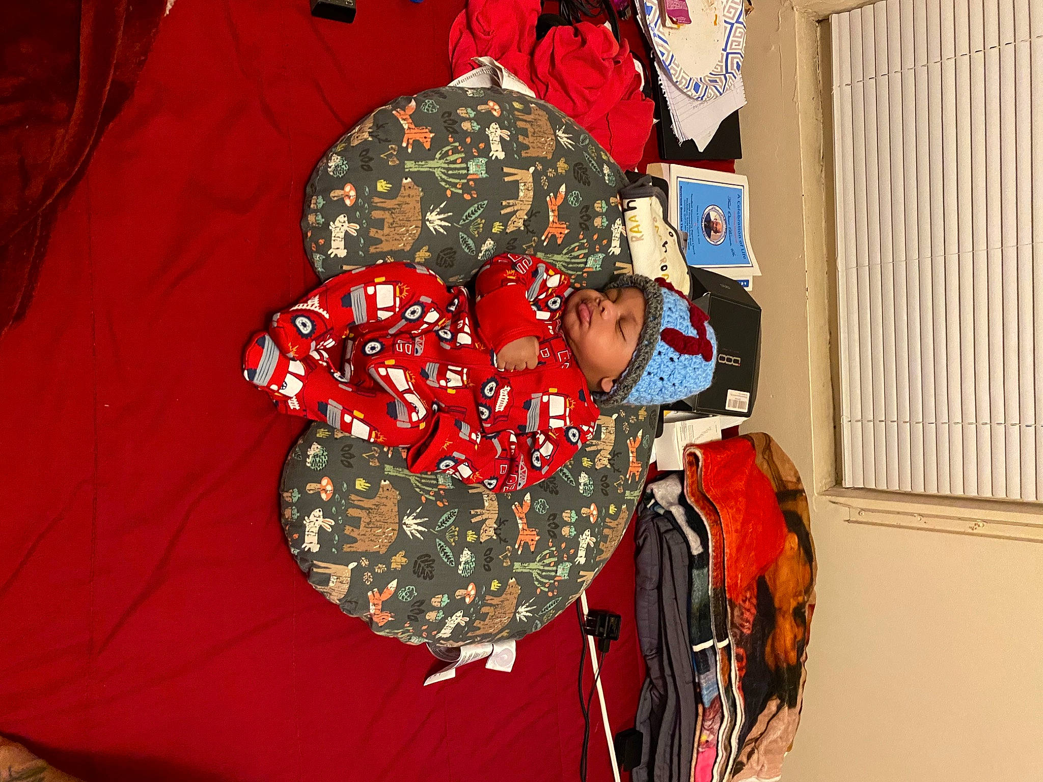 Marc is registered to the contest to win money with this photo: art, bag, carmine, costume, drum, event, fashion_accessory, folk_instrument, hat, headwear, luggage_and_bags, musical_instrument, orange, pattern, person, room, sleeve, street_fashion, textile, tradition