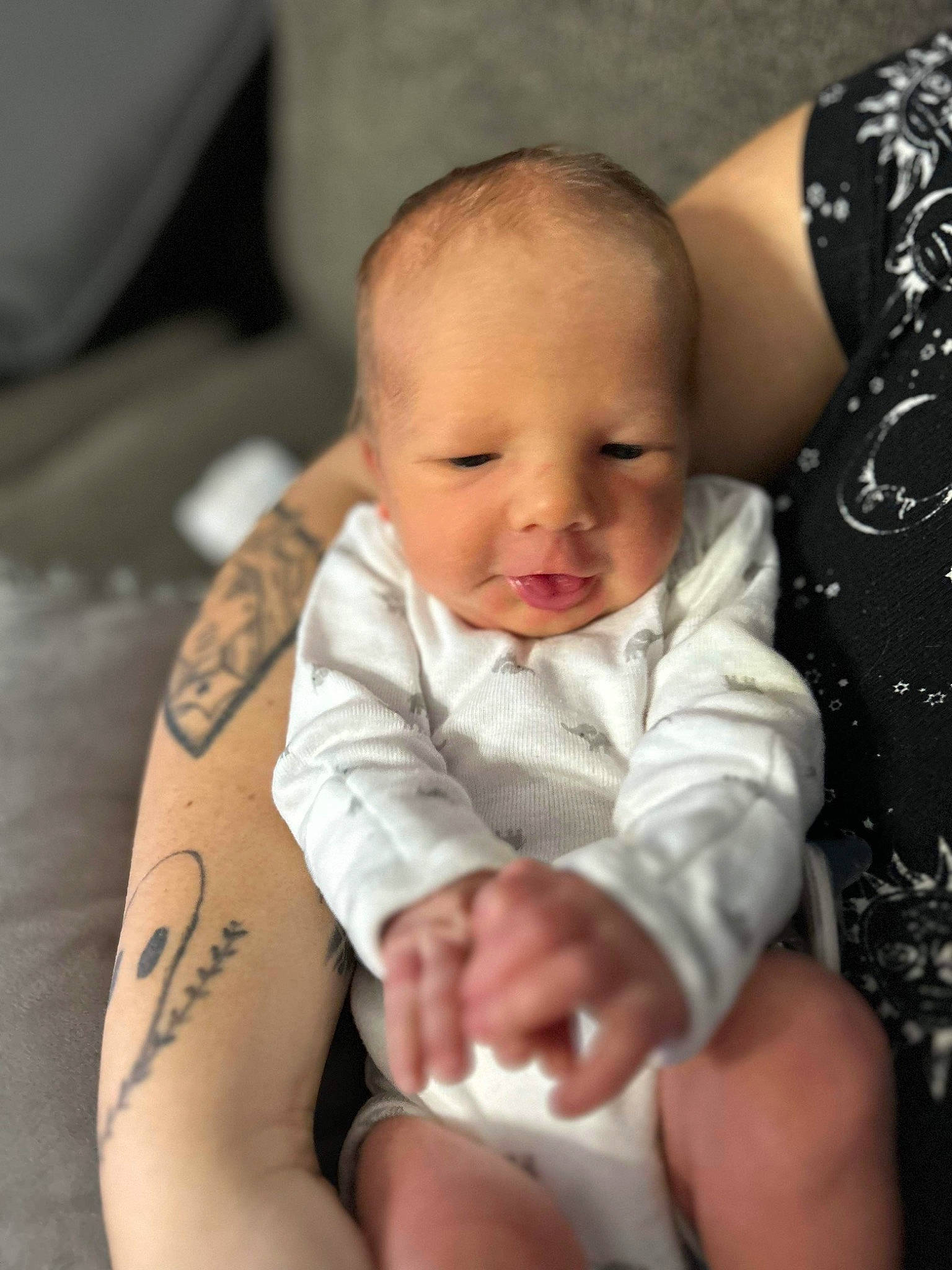 Luka is registered to the contest to win money with this photo: abdomen, baby, baby_toddler_clothing, cheek, chest, comfort, elbow, eye, hair, happy, head, iris, knee, person, sitting, skin, sleeve, stomach, thumb, toddler